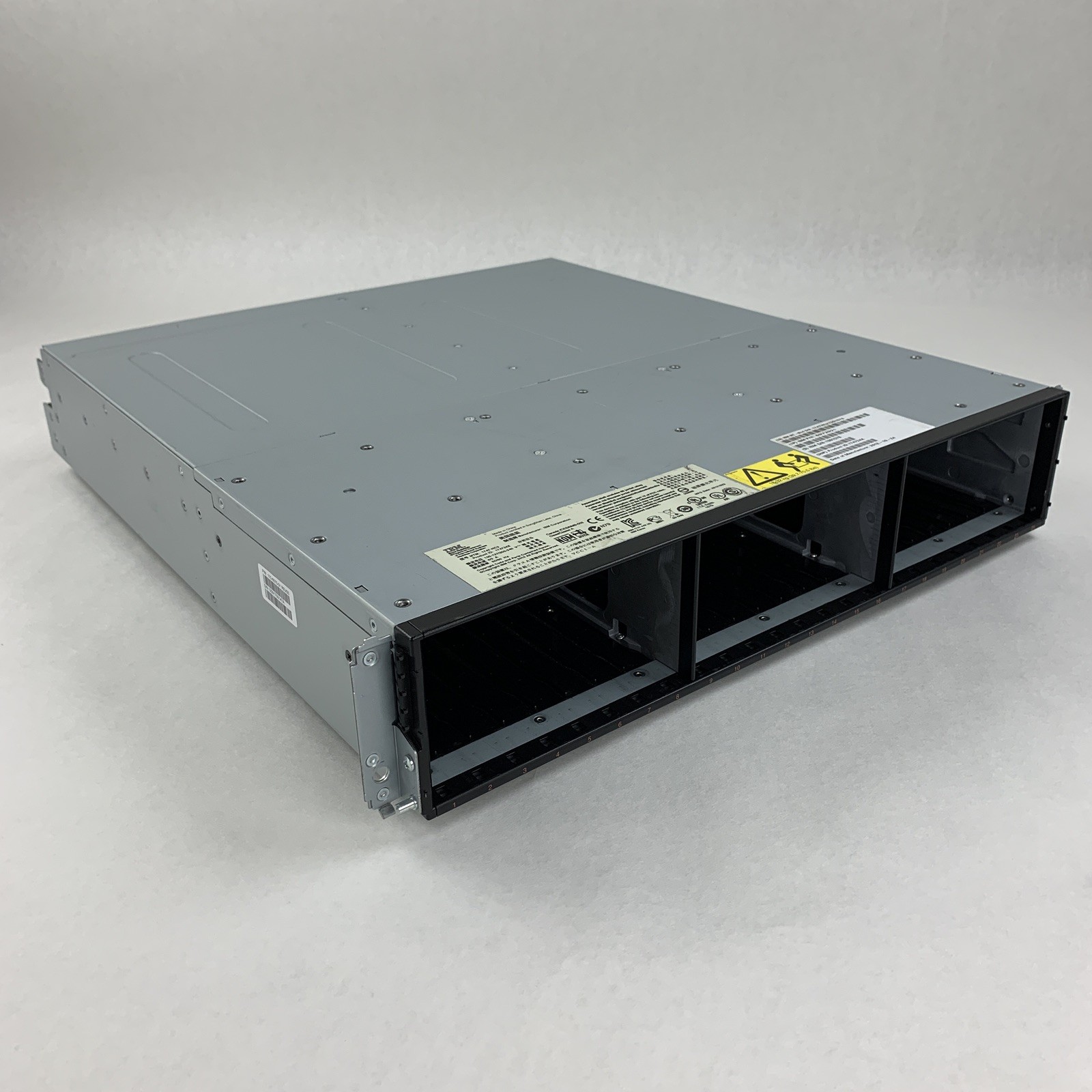 IBM 1747-HC2 69Y2921 170-6070-01 System Storage Enclosure Chassis w/ Power Supp