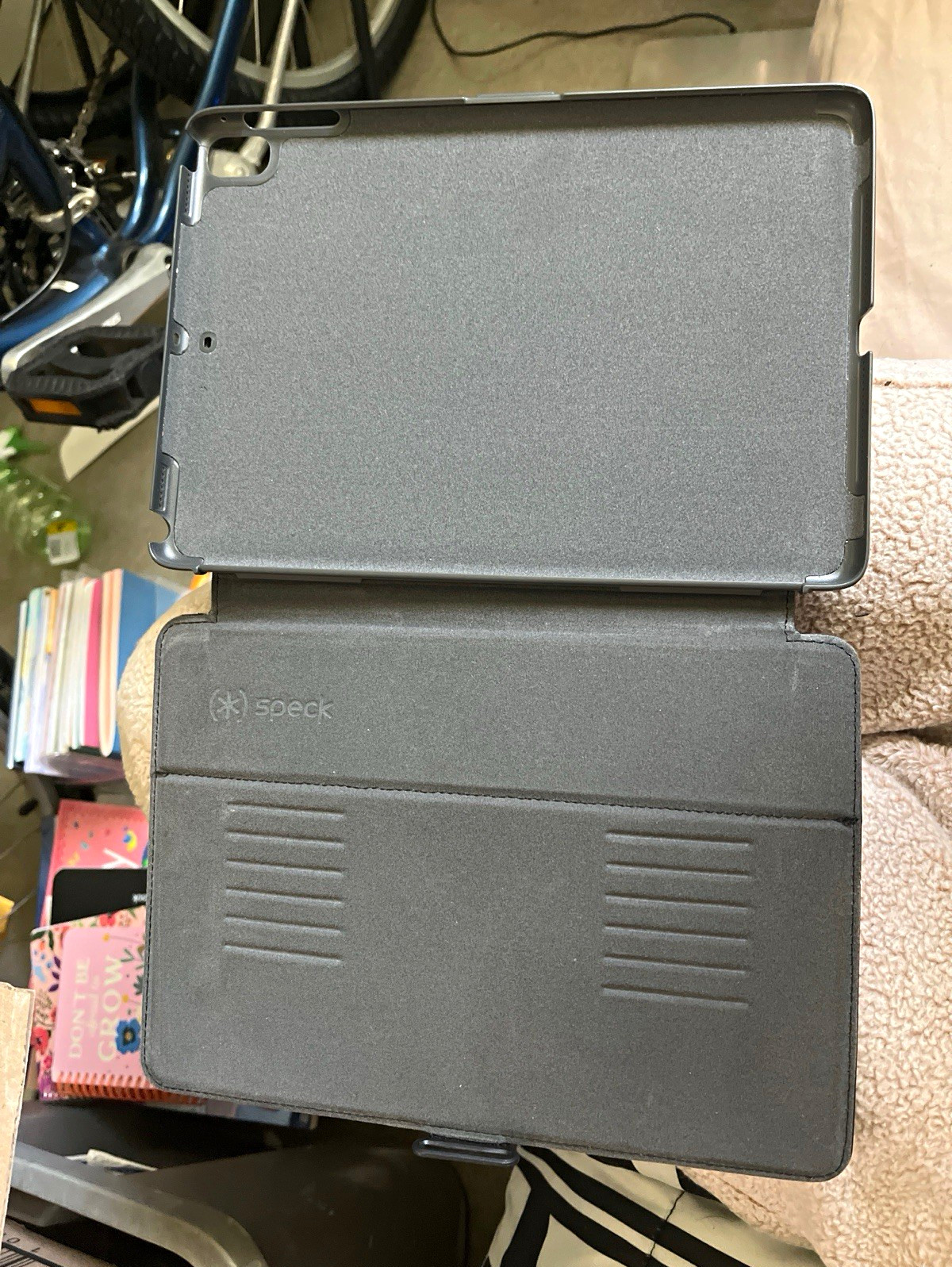 RSP:$39.99 Speck Gray Folding balance Folio Case for iPad with Integrated Stand