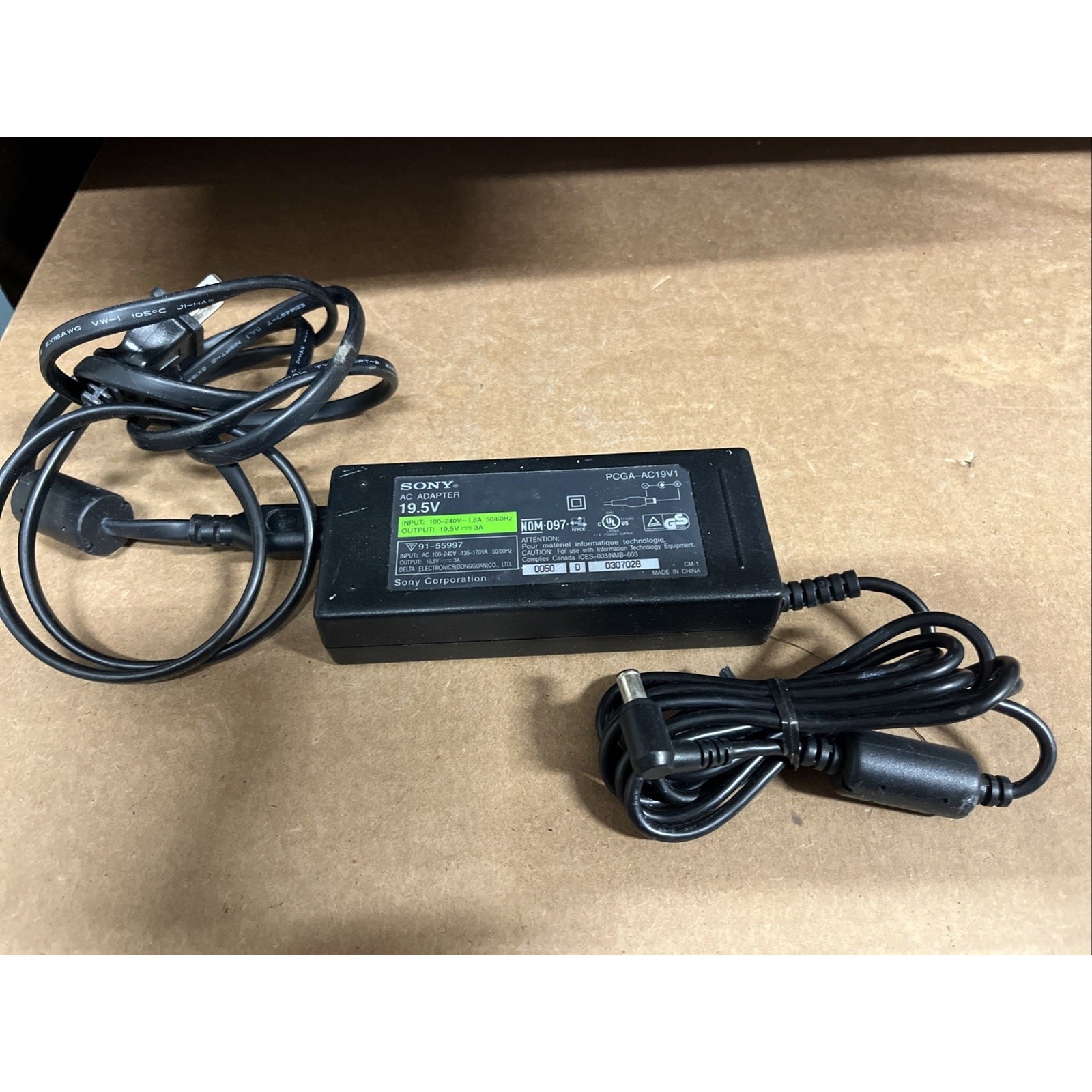 Genuine Sony AC Adapter For Sony VAIO PCGA-AC19V1 Laptop Power Charger