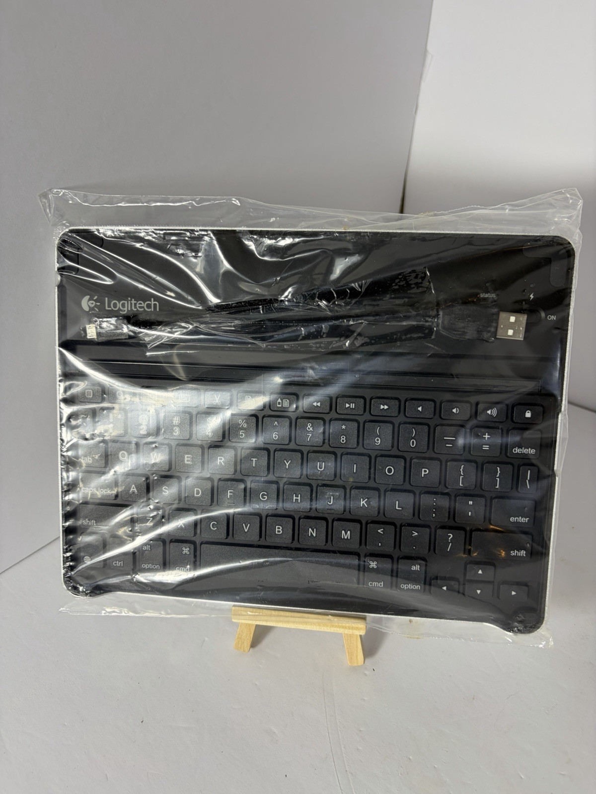 Logitech Ultrathin Keyboard Cover Bluetooth iPad 2 3 4 Silver 