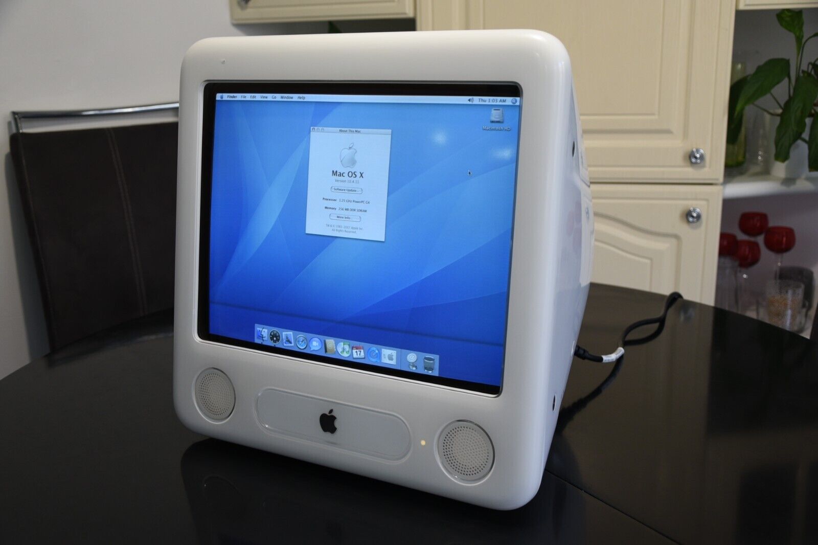 *Fully Restored* Apple eMac G4 2004 17\