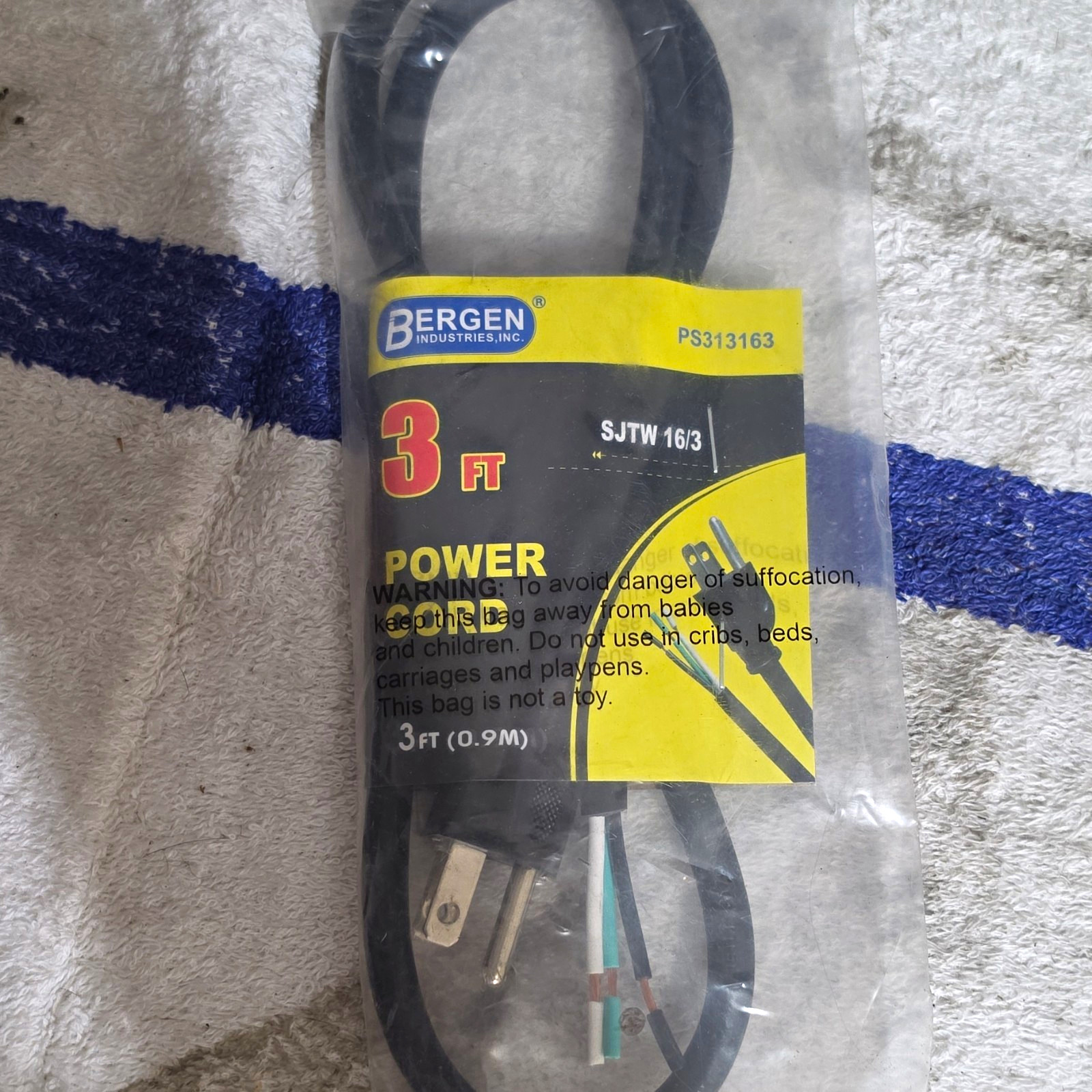 Bergen PS313163 3ft SJTW 16/3 Power Cord 3-Prong to 3-Prong Black