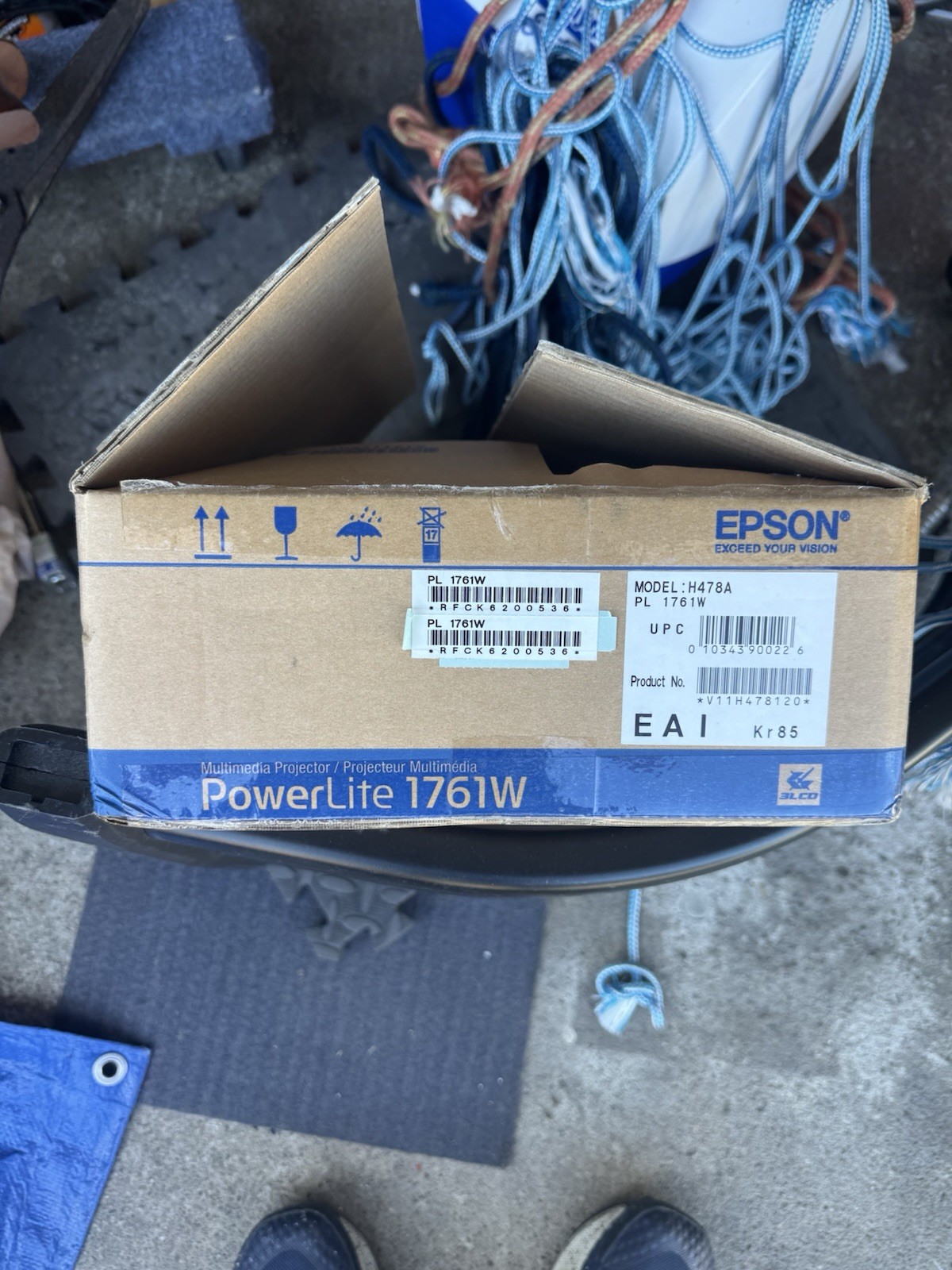 Brand New Epson PowerLite 1761W LCD Projector 1280x800 2600lm HDMI Remote Case