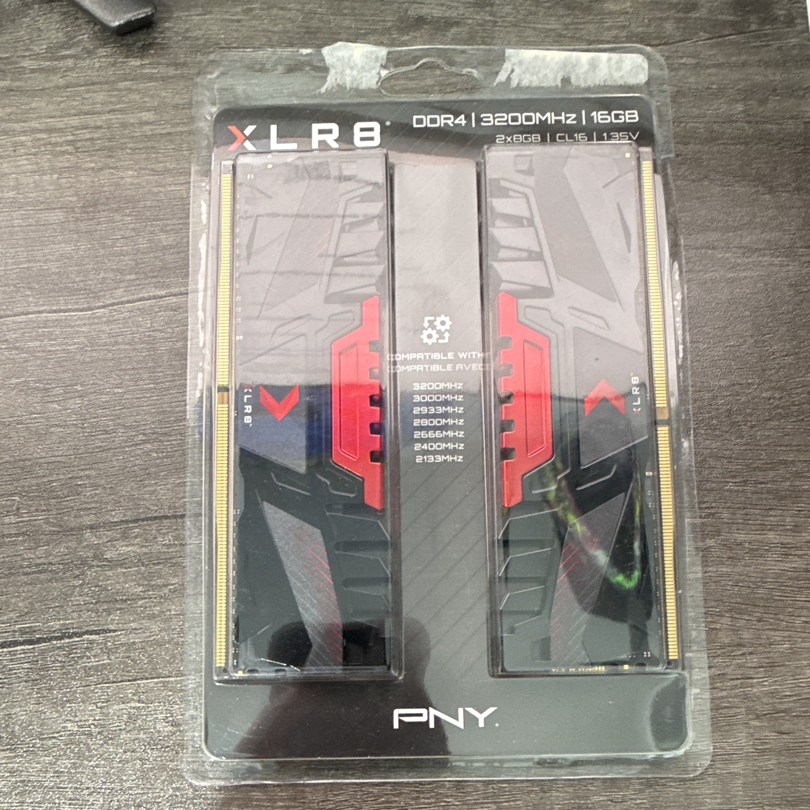 PNY XLR8 16GB (2x8GB) DDR4-3200 PC4-25600 CL16 288-Pin DIMM XMP 2.0