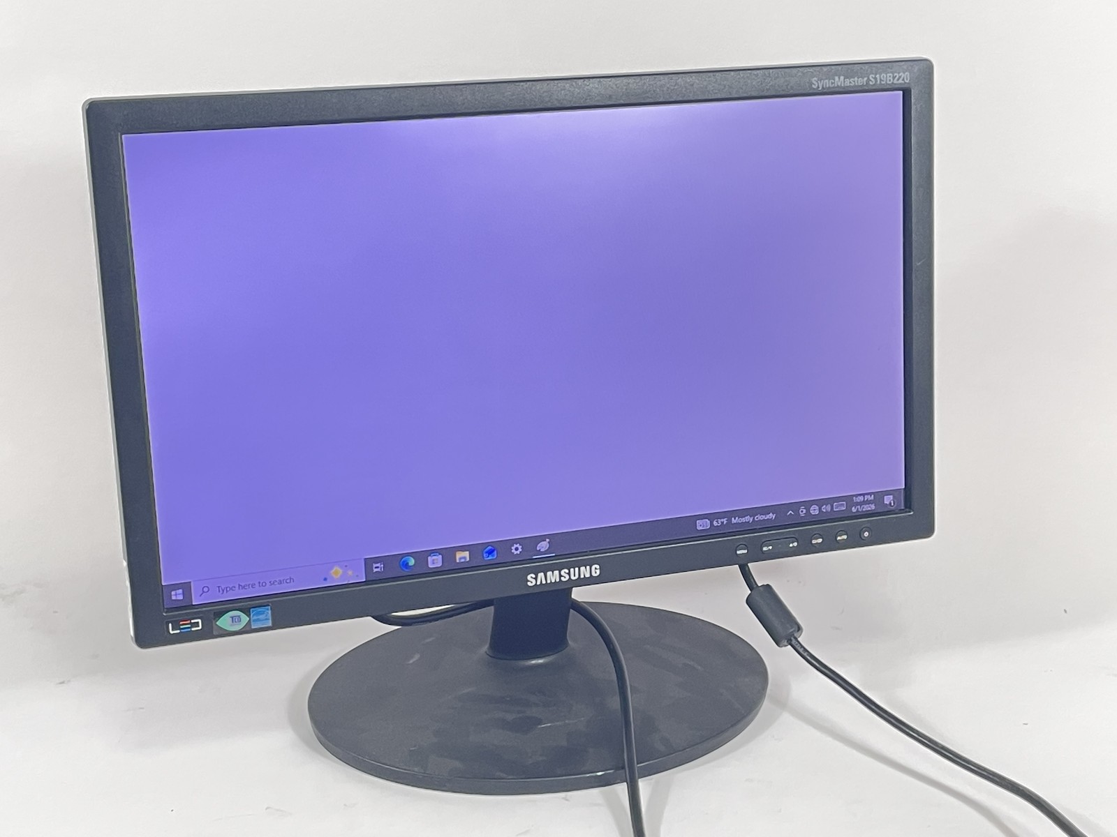 Samsung SyncMaster S19B220B 18.5" 1366x768 VGA DVI-D LCD Monitor LS19B220