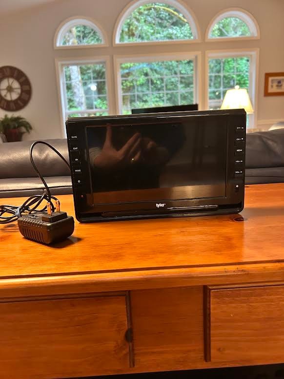Tyler Portable LCD TV monitor and accessories