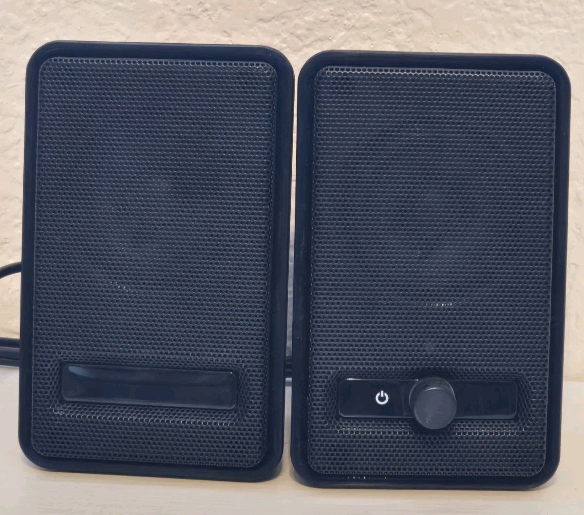 Amazon Basics Computer Speakers 2.0 USB Powered Volume Control A100 Black PC