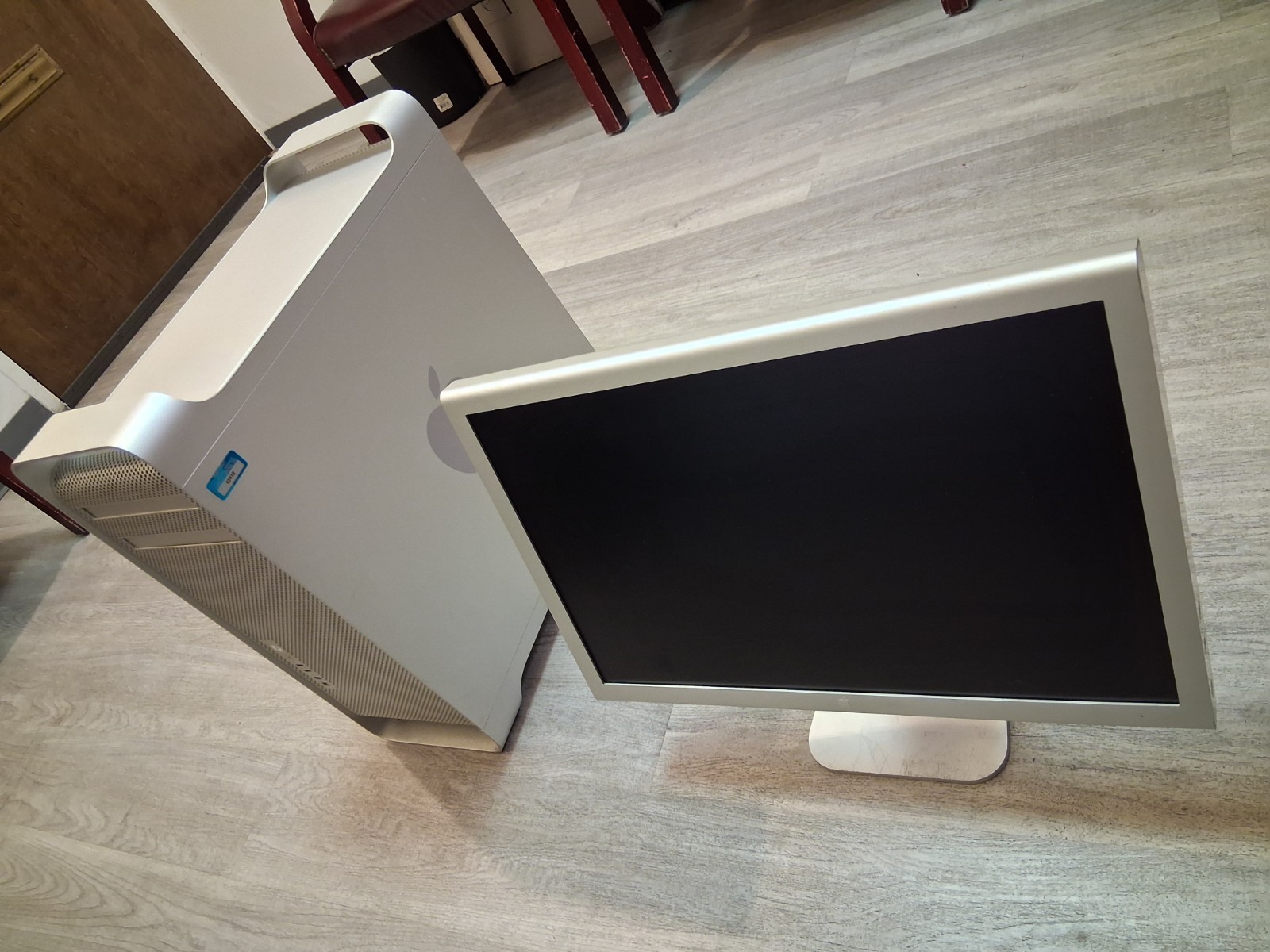 Power Mac G5 Steel Silver Tower And Cinema Display 22" DVI Monitor