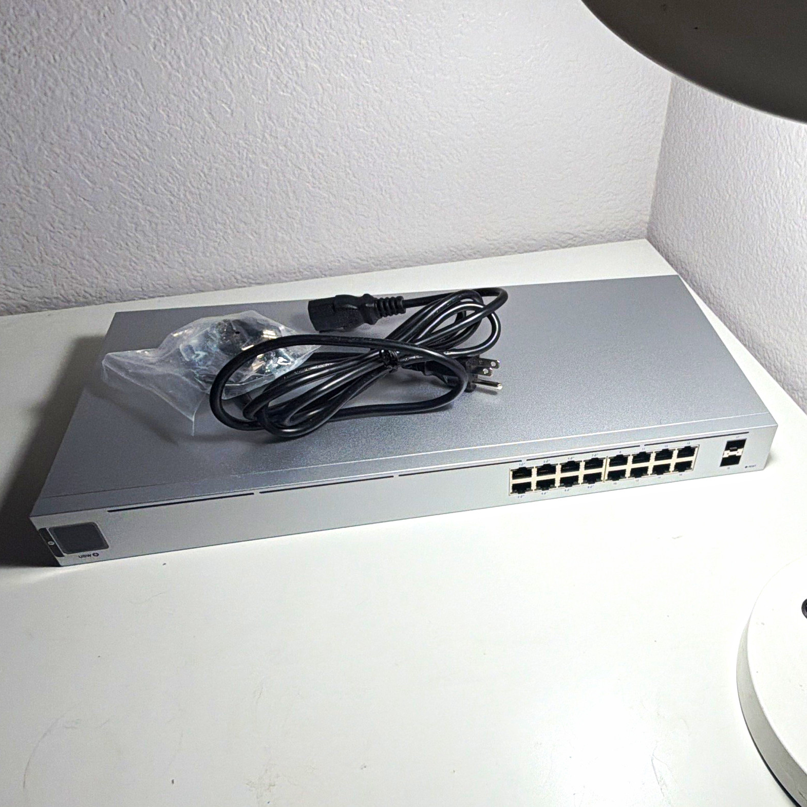 Ubiquiti UniFi USW-16-PoE 16-Port Gigabit PoE Fully Managed L2 Rack SFP
