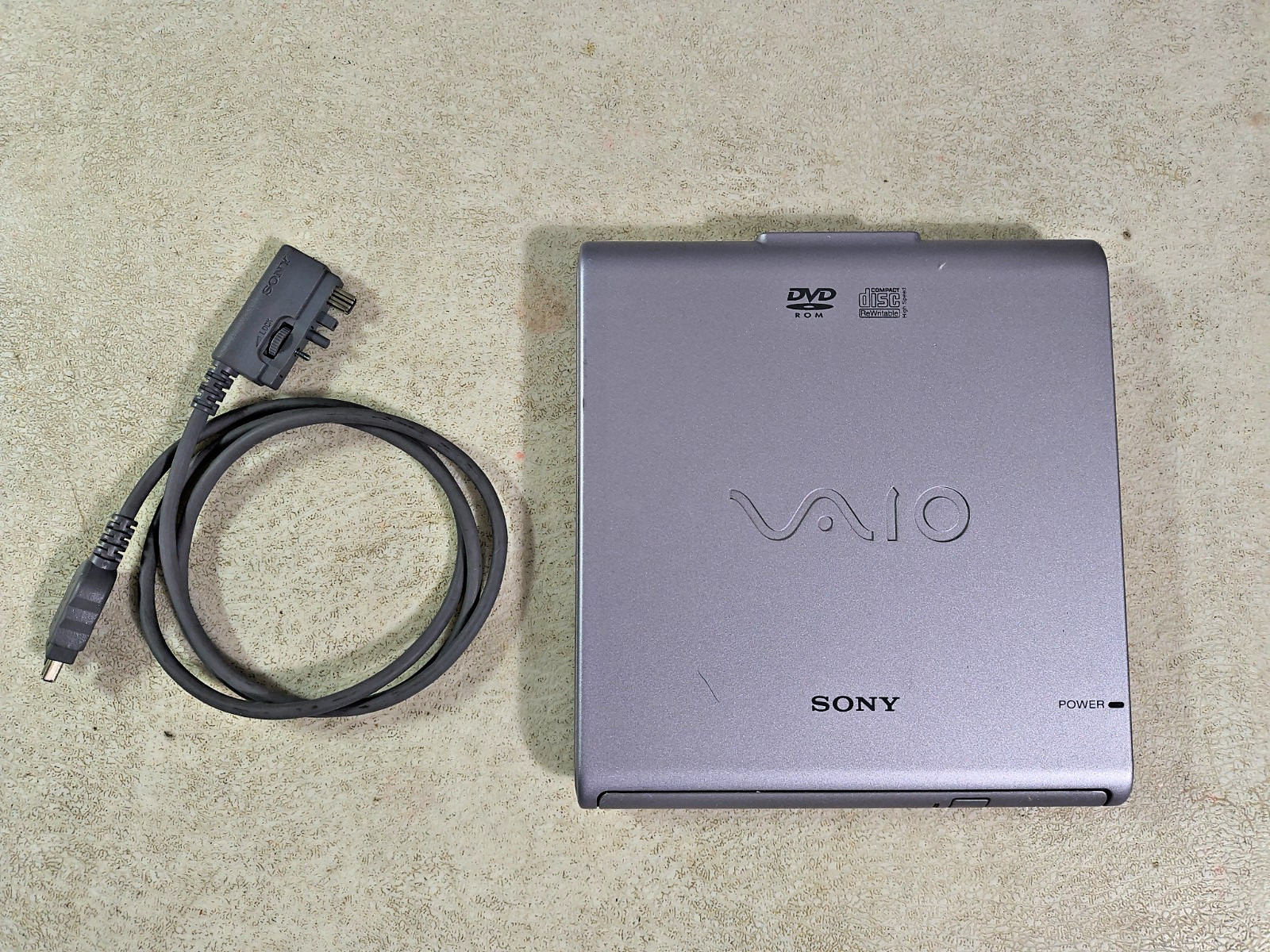 SONY VAIO PICTUREBOOK BOOTABLE CD-RW 8X DVD / CD ROM EXTERNAL DRIVE PCGA-CRWD1
