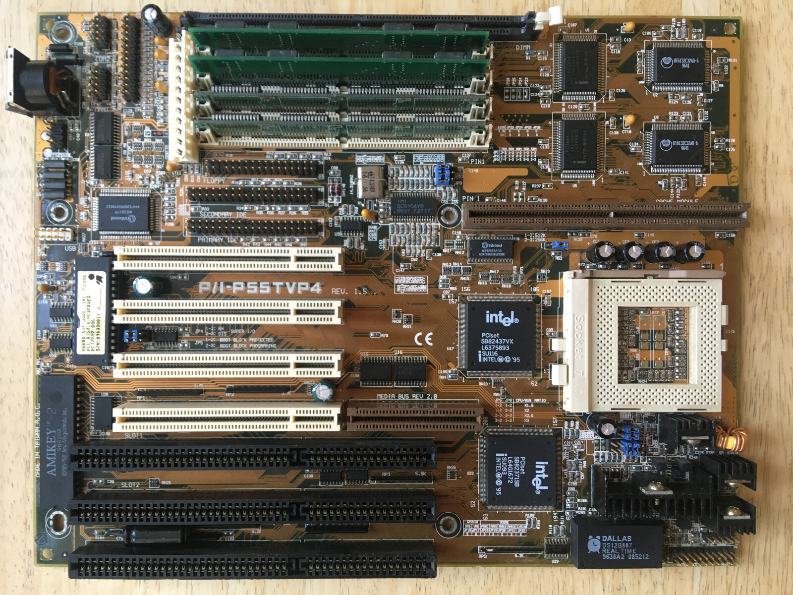 ASUS P/I-P55TVP4 socket 7 baby AT motherboard with 32MB EDO RAM