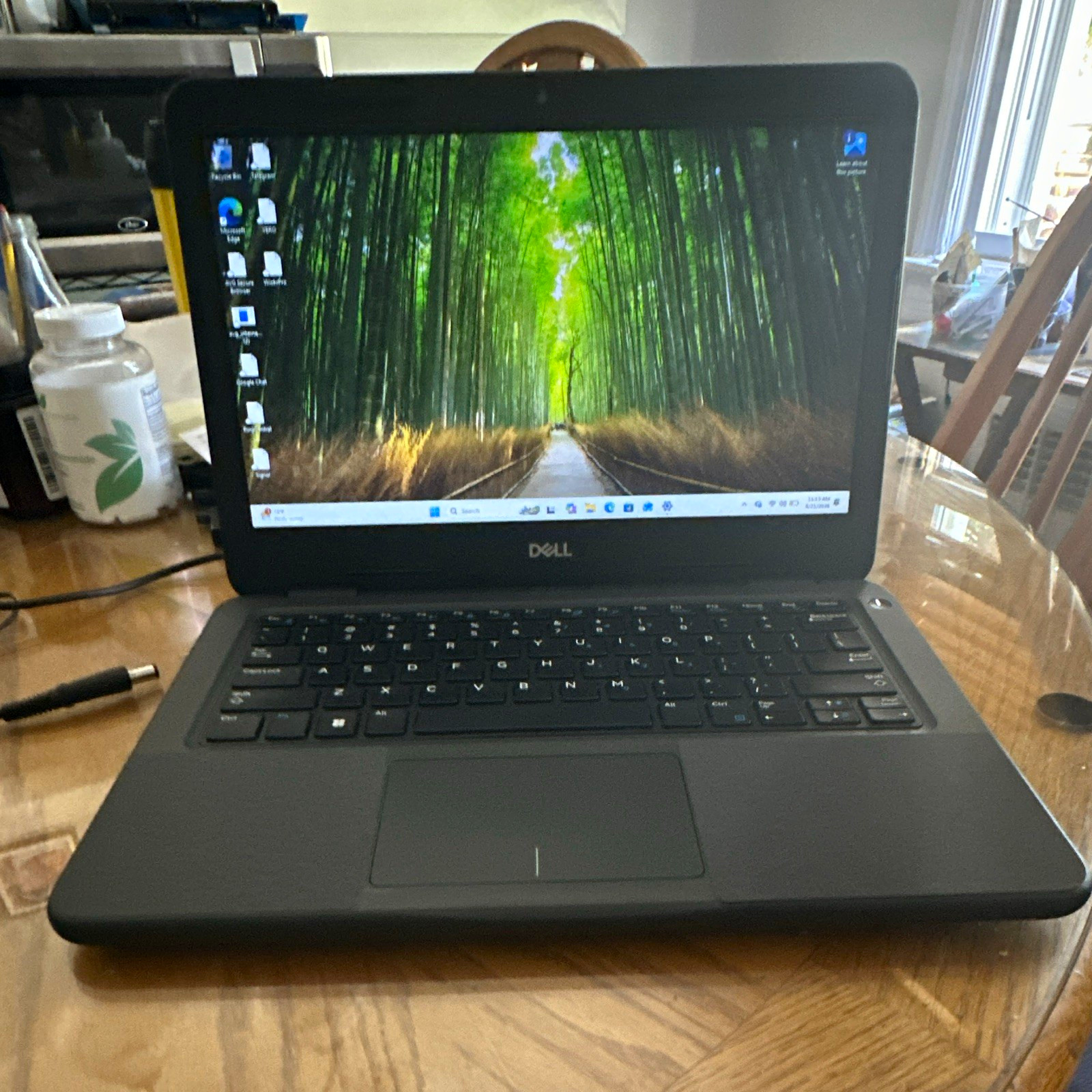 Dell Inspiron 14in Latitude 1.60GHz 8GB RAM 256GB eMMC  Win 10Pro  Black