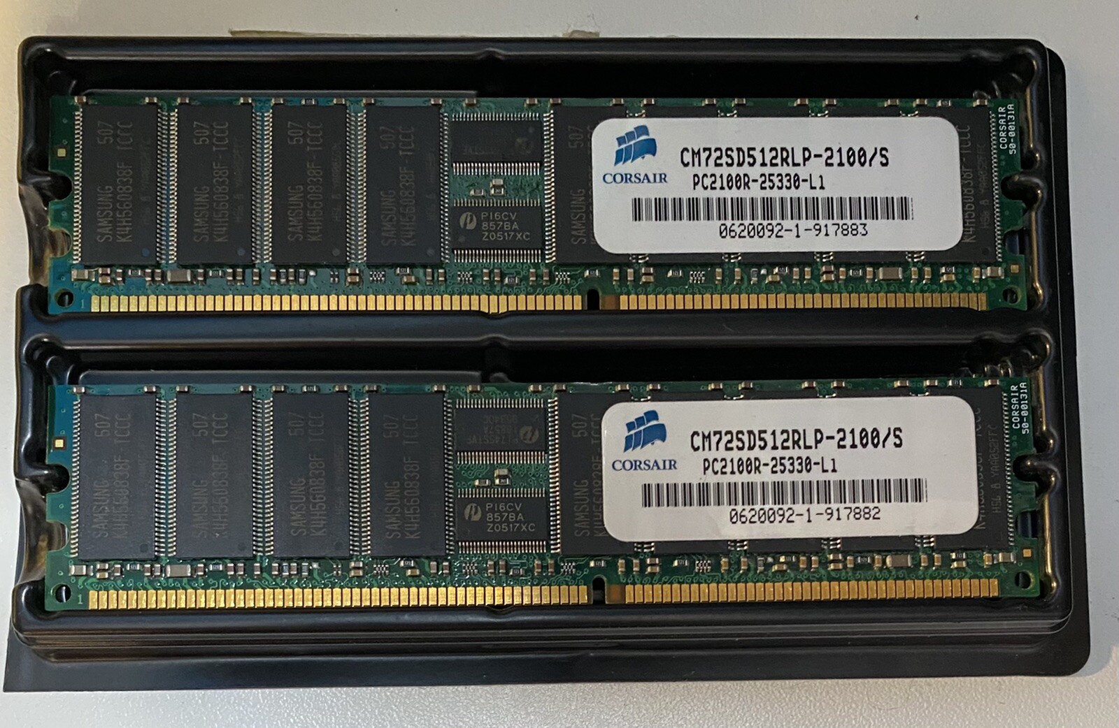 Corsair RAM - 2x512 MB (1GB) - DIMM 184-pin - DDR (CM72SD512RLP-2100/S -PC2100R