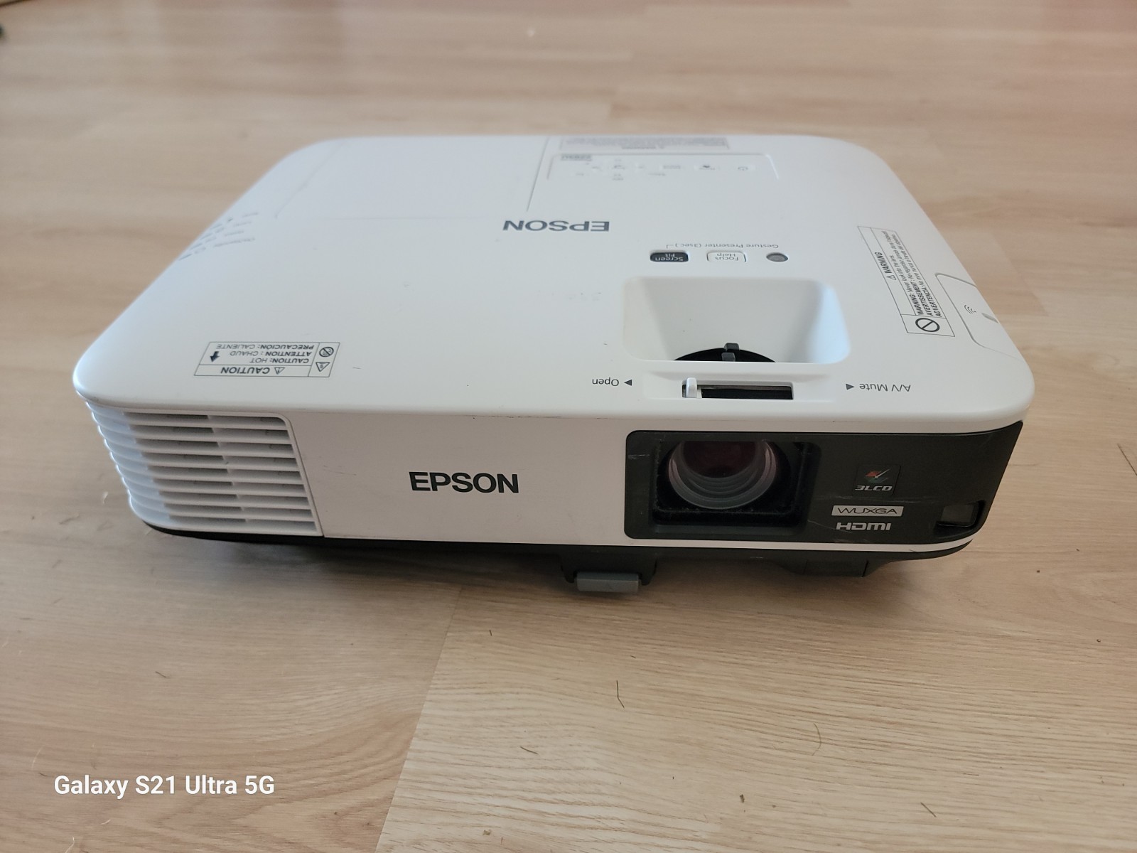 Epson PowerLite 2265U Projector Full HD WUXGA 3LCD HDMI 5500 Lumens 