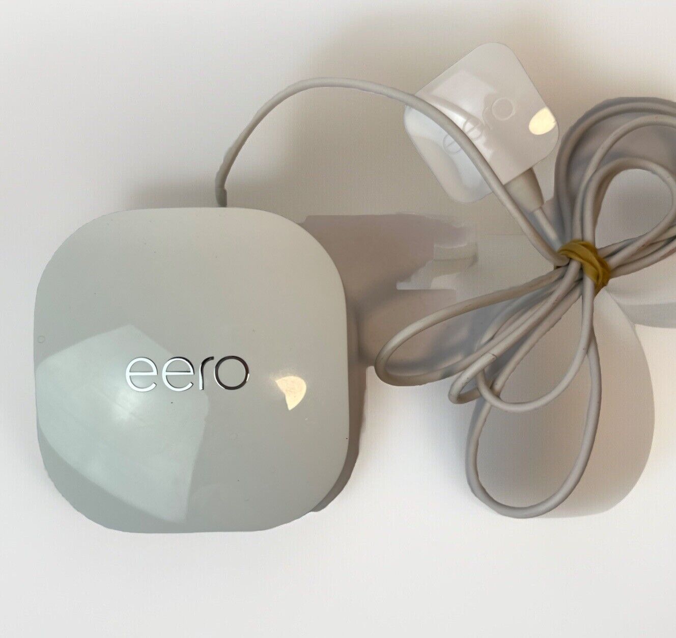 Eero 6 Plus 6+ Dual Band Mesh Wi-Fi 6 Router R010001  O14
