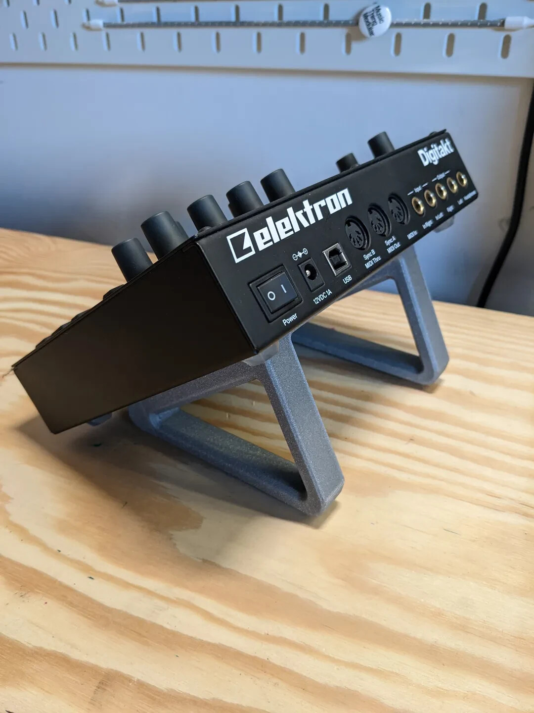Elektron Digitakt / Digitone Angle Stand Black Riser Bracket