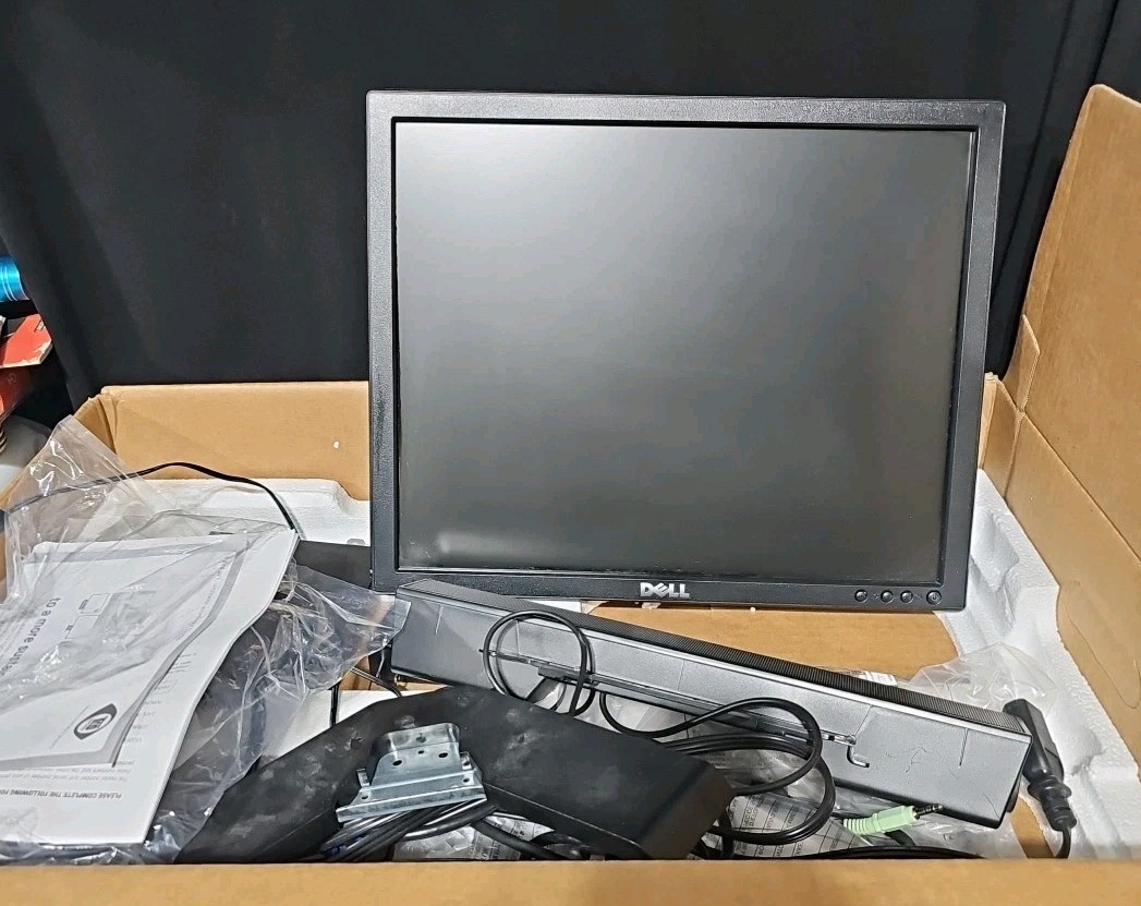 Dell 17in Monitor With Sound Bar E170SB