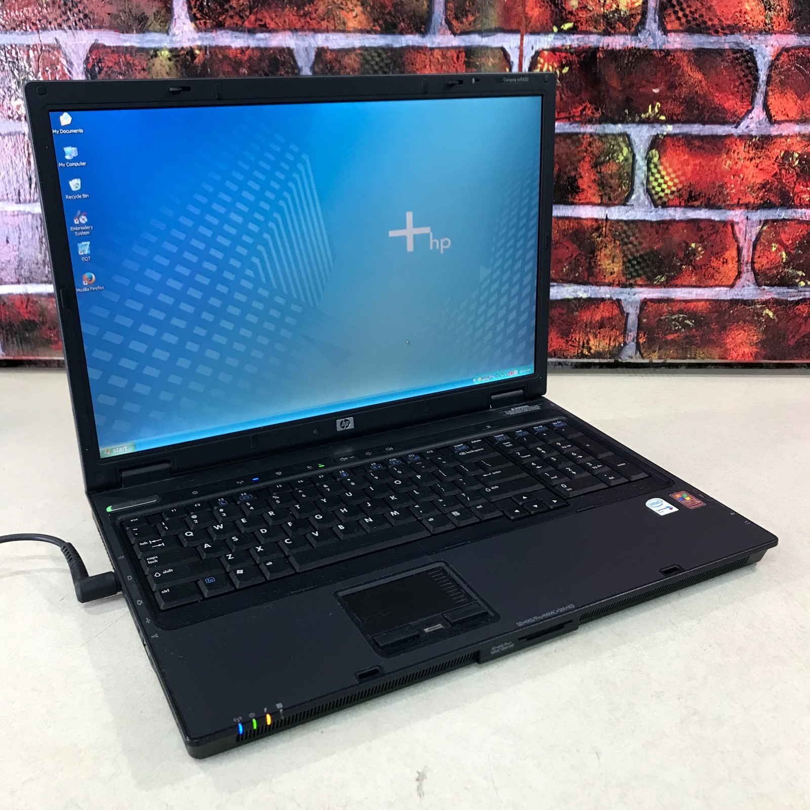 HP Compaq Retro Gaming Laptop Core 2 1.83GHz 512MB RAM (Windows XP Pro)