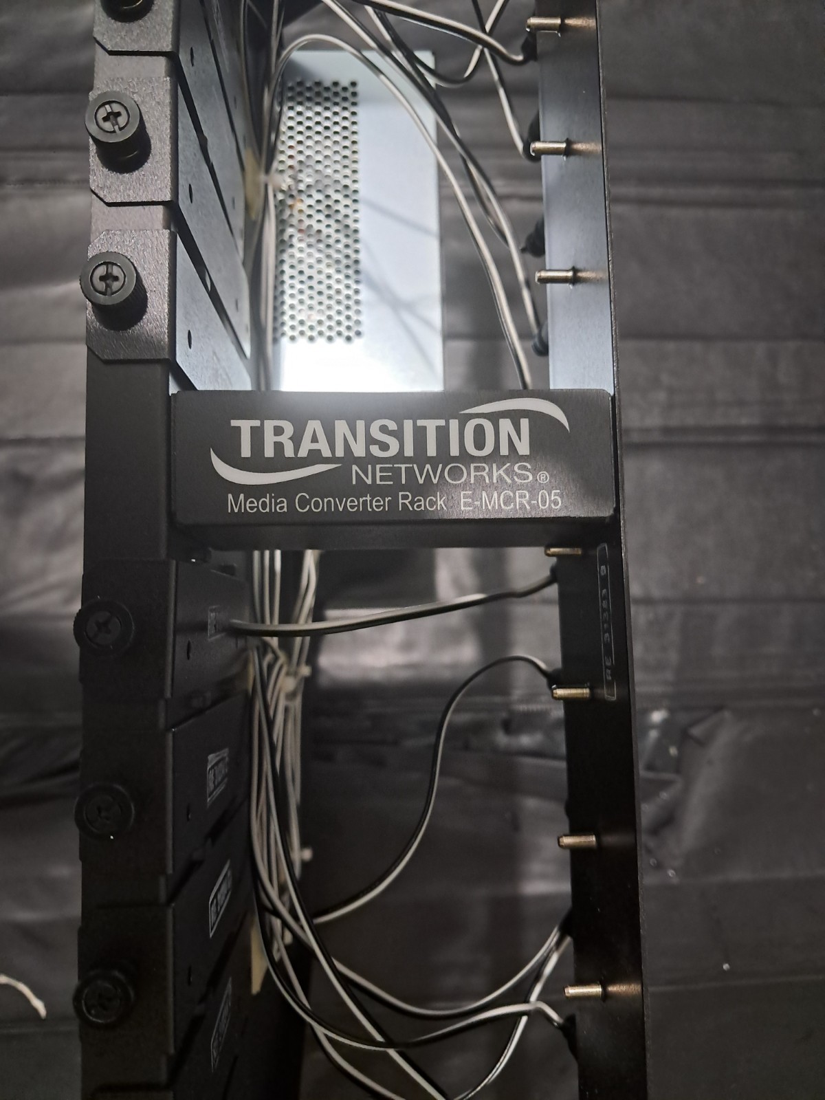 Transition Networks/Lantronix Media Converter rack mounting chassis E-MCR-05,19"