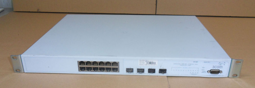 3Com Switch 3812 12-Port 10/100/1000 Base-T + 4 x SFP P/N 1740-110-000-3.01