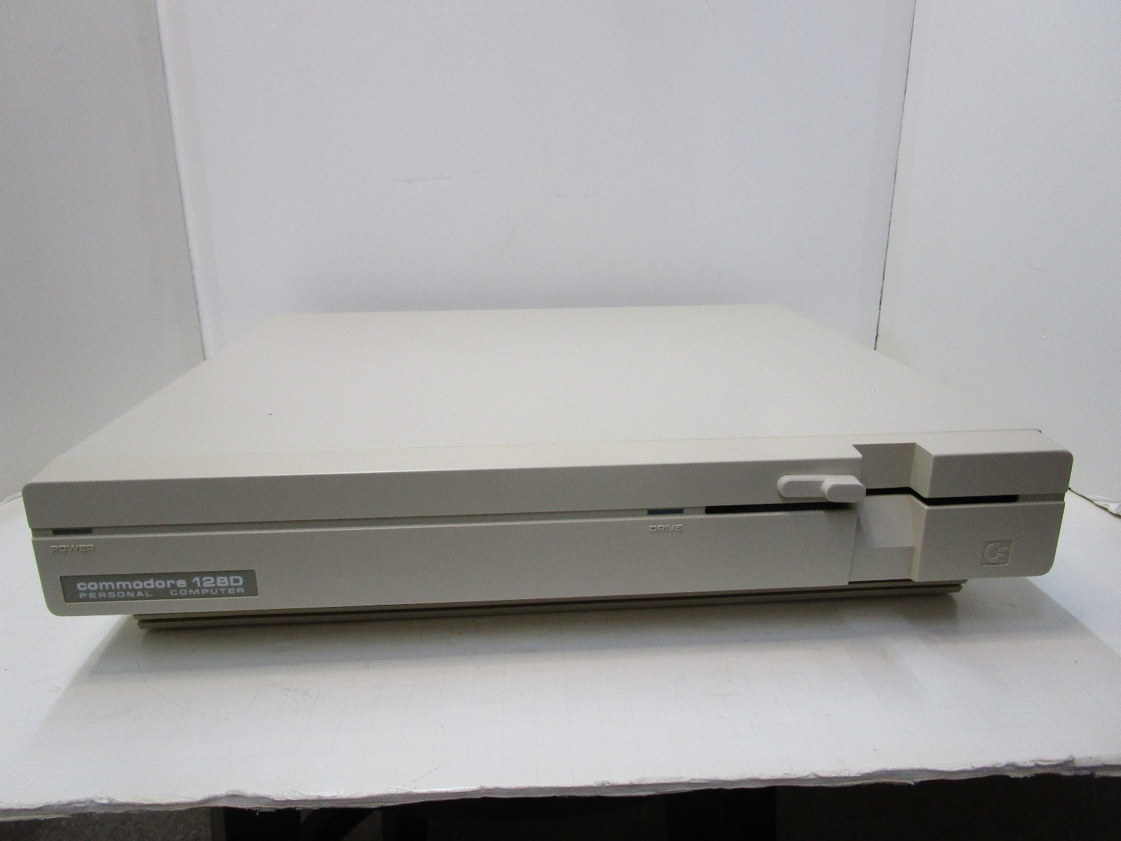 COMMODORE 128DCR COMPUTER METAL CASE 250477 & KEYBOARD TESTD/WORKIN LOT #X46 💻