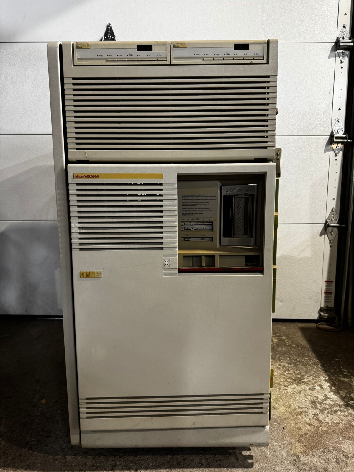 Vintage DIGITAL DEC MICROVAX 3900 (RA90) H9644 Cabinet
