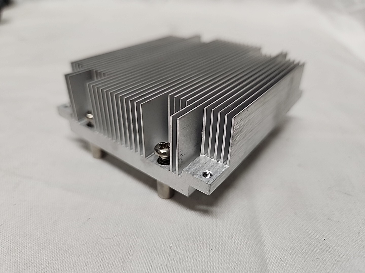 Intel E5400 1U Heatsink for Xeon E5405 E5410 E5420 E5430 E5450 Socket LGA771 New