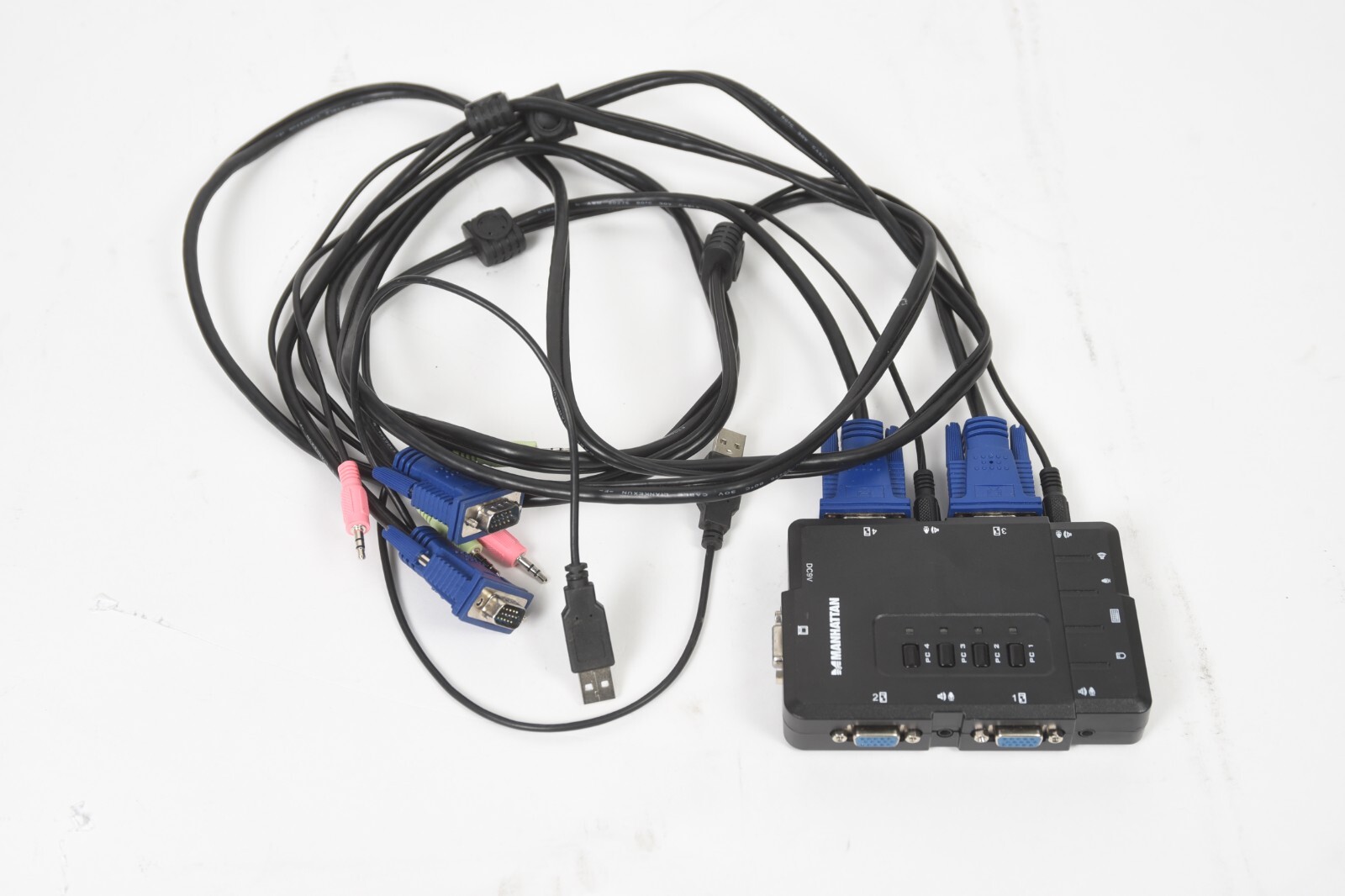 Manhattan USB 4-Port Compact KVM Switch w/Cables – No Power Adapter
