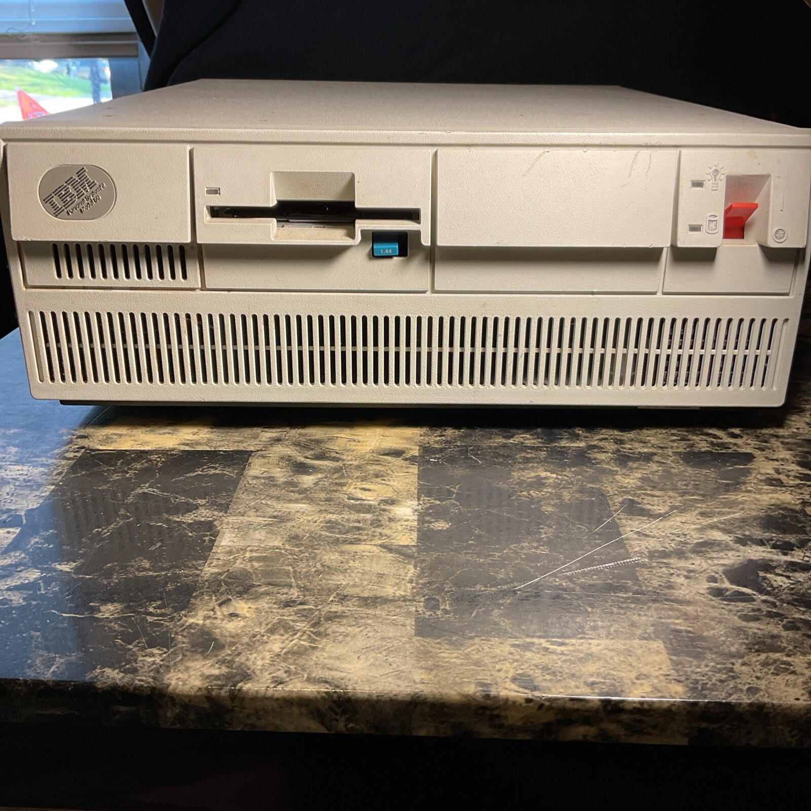 IBM Personal System 2 Model 50 Z Type 8550 Intel 80286 10MHz 1MB 0HD Untested