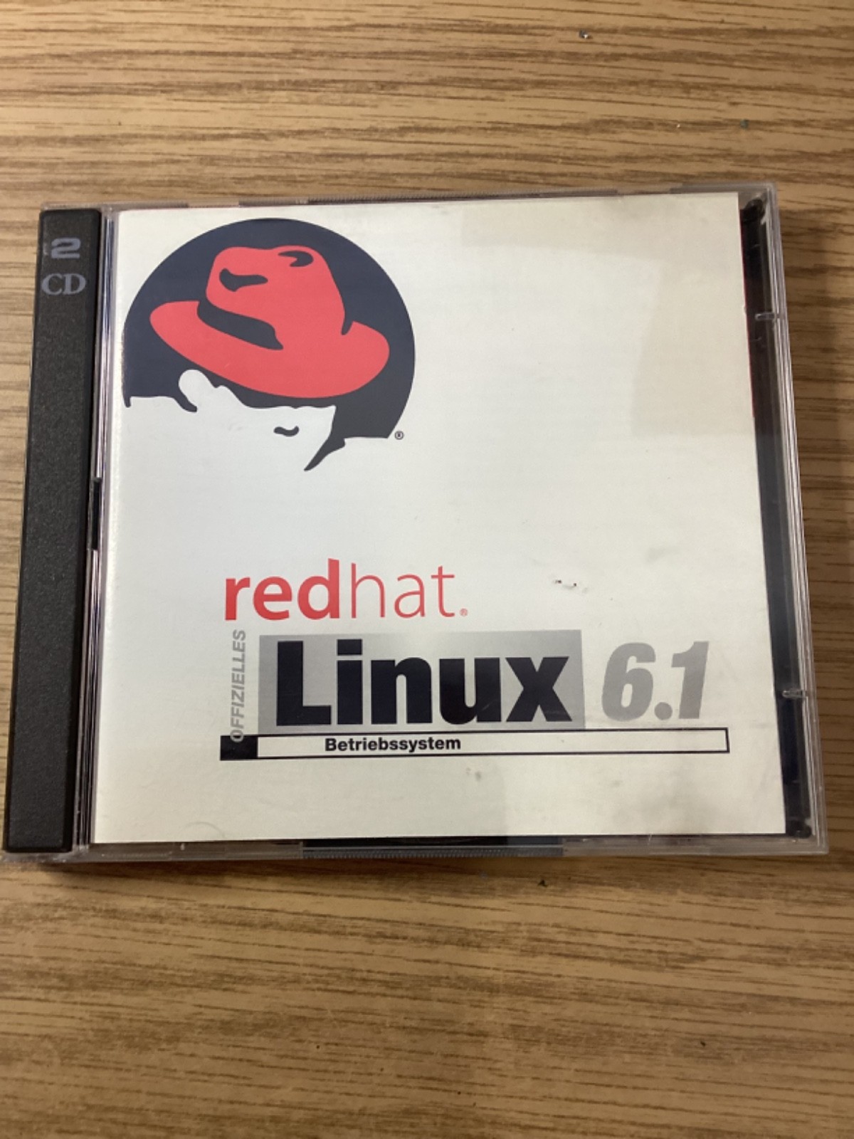 Official Redhat Linux 6.1 (2 Cds) in German Excellent Condition