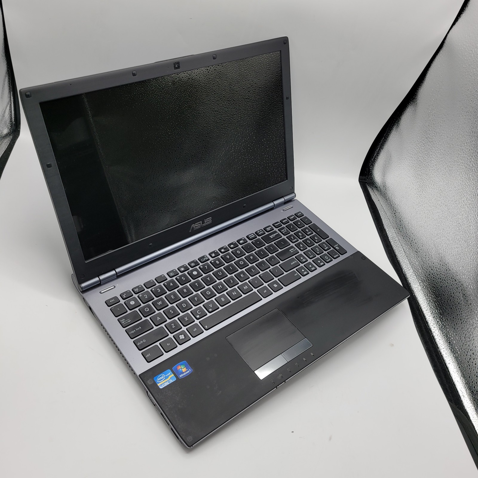 ASUS Notebook U56E Core i5 2450M 2.3GHz 4GB RAM No HDD 15.6" - ***Boot to Bios