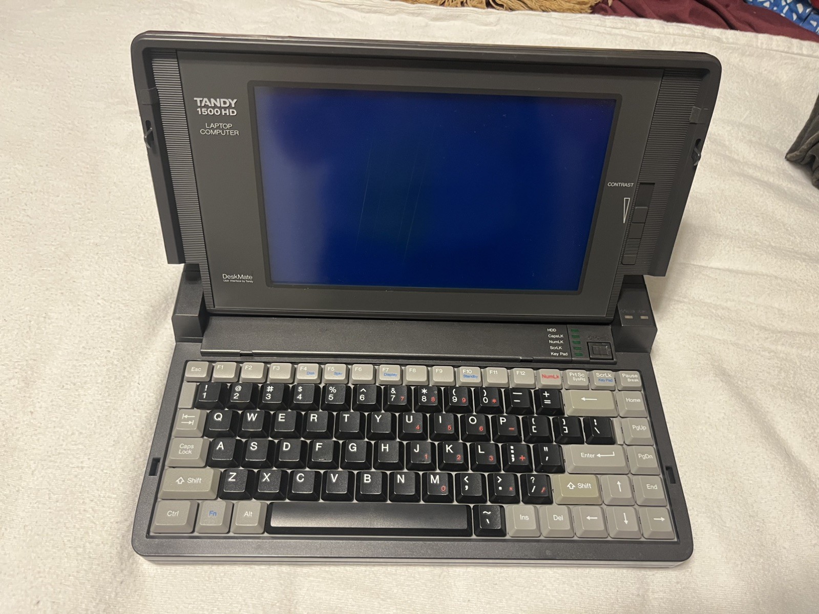 Vtg Tandy 1500 HD Laptop Computer w/ Original Bag for Parts/Repair/Collector