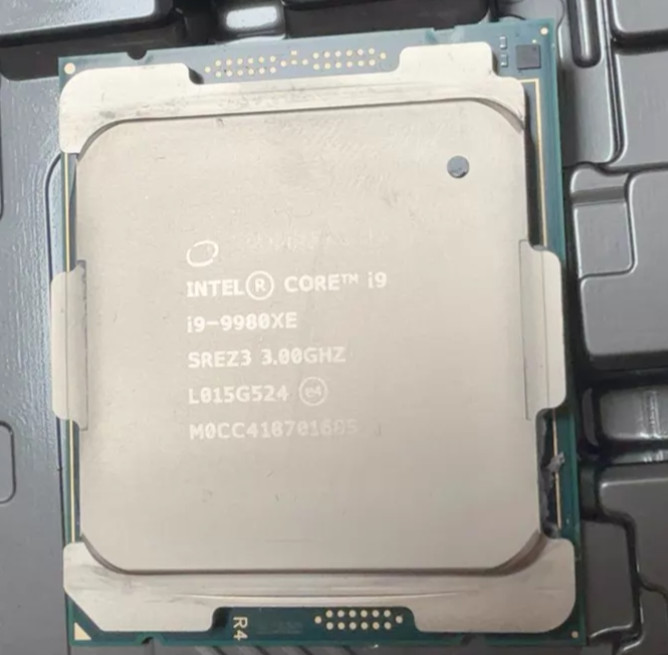 Intel Core i9-9980XE SREZ3 18-Core 36-Thread 3.0GHz LGA2066 X299 CPU