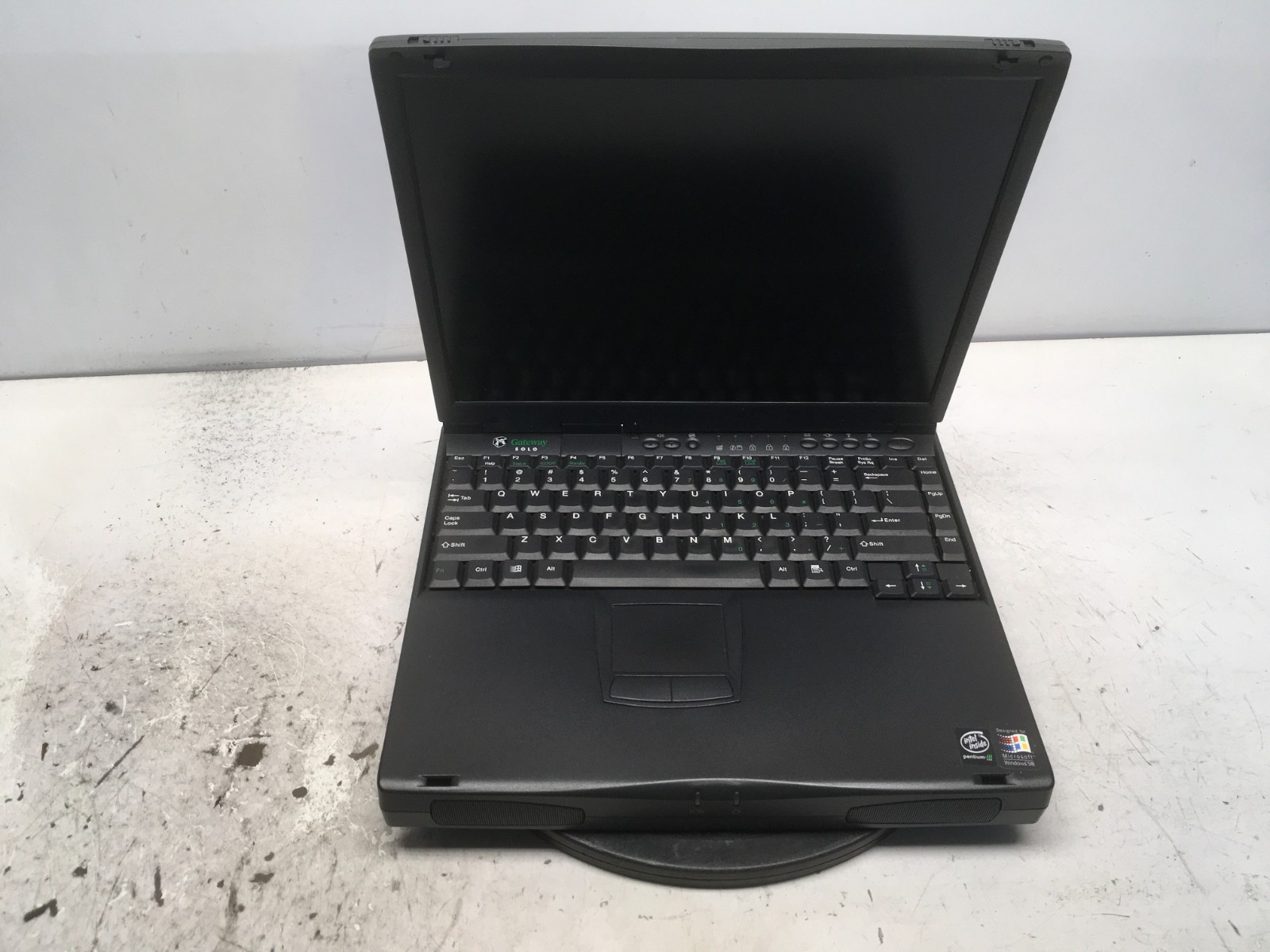 Gateway Solo 2150 Intel Pentium III 500MHz 32 GB NO HDD No Batt