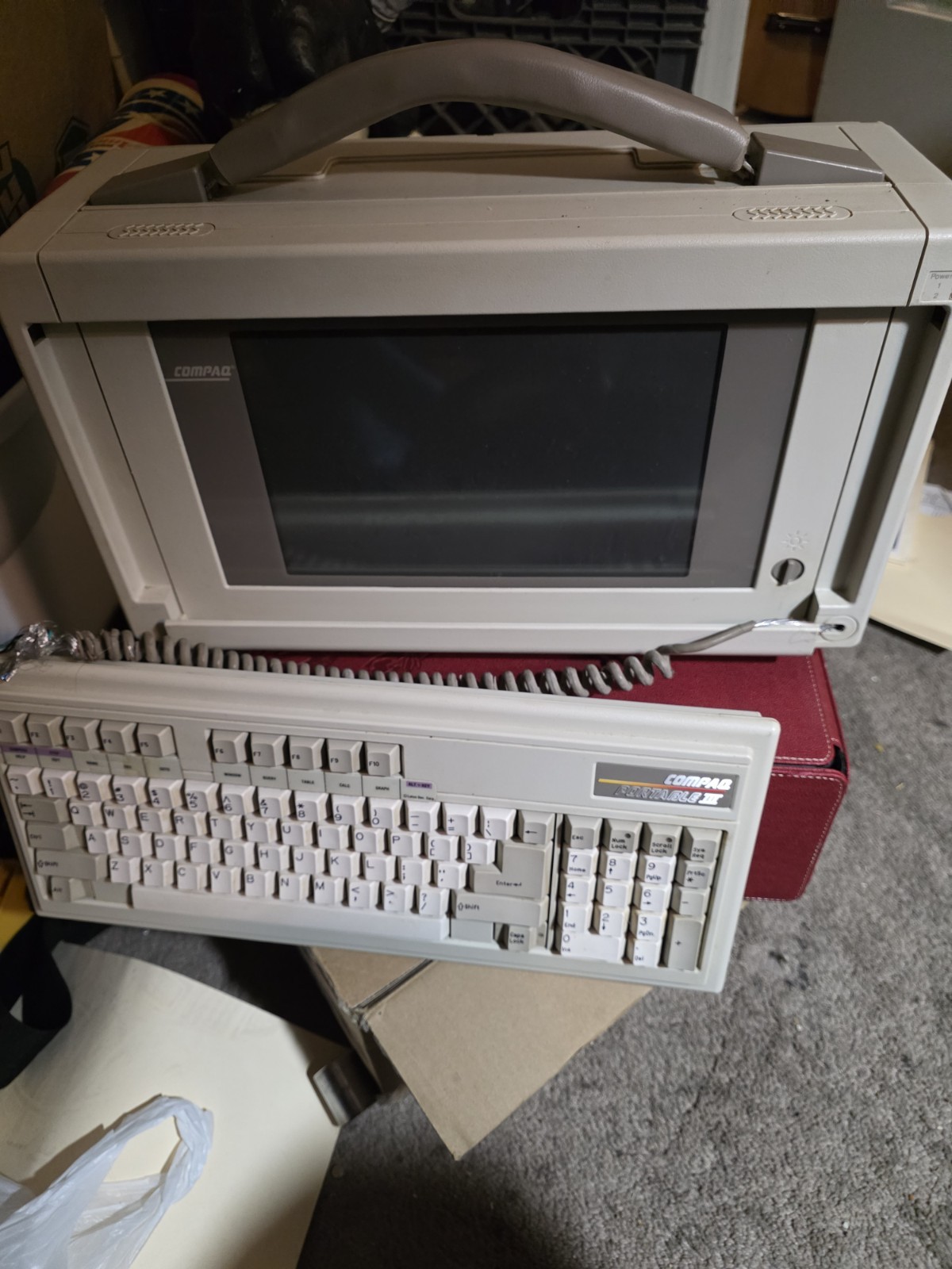Vintage COMPAQ Portable III Computer Model: 2660 - Powers ON
