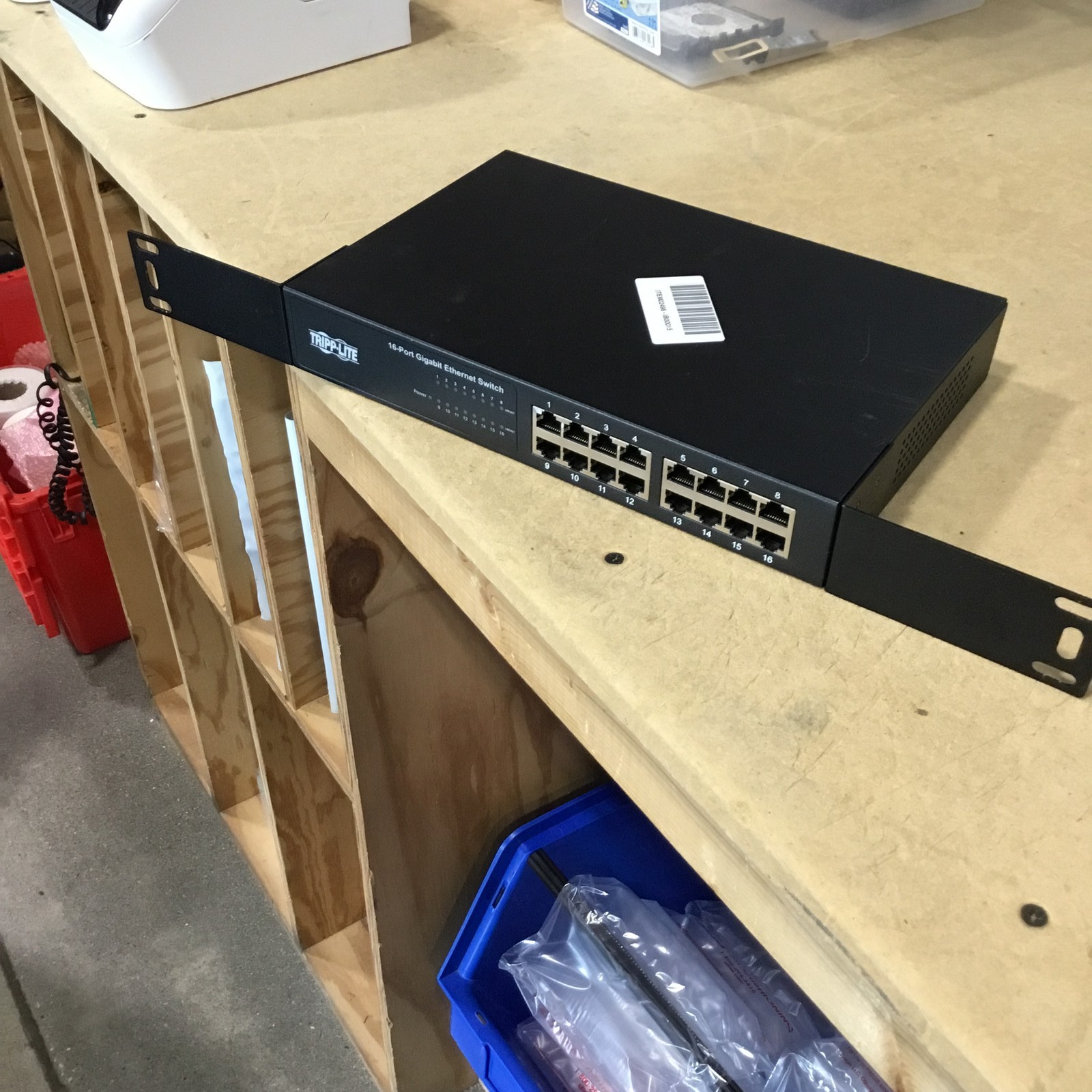 Tripp Lite NG16 16-Port Gigabit Ethernet Unmanaged Network Switch w Ear Racks