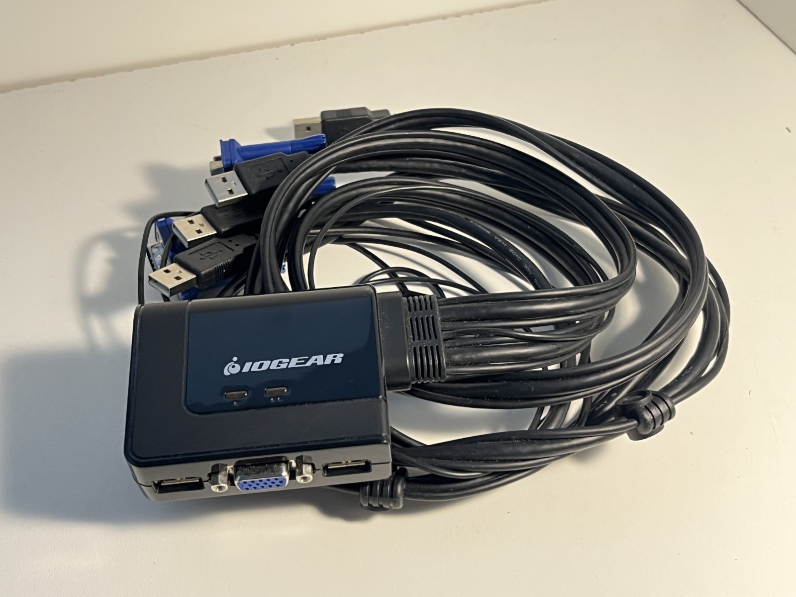 IOGEAR GCS22U 2-Port USB VGA KVM Switch
