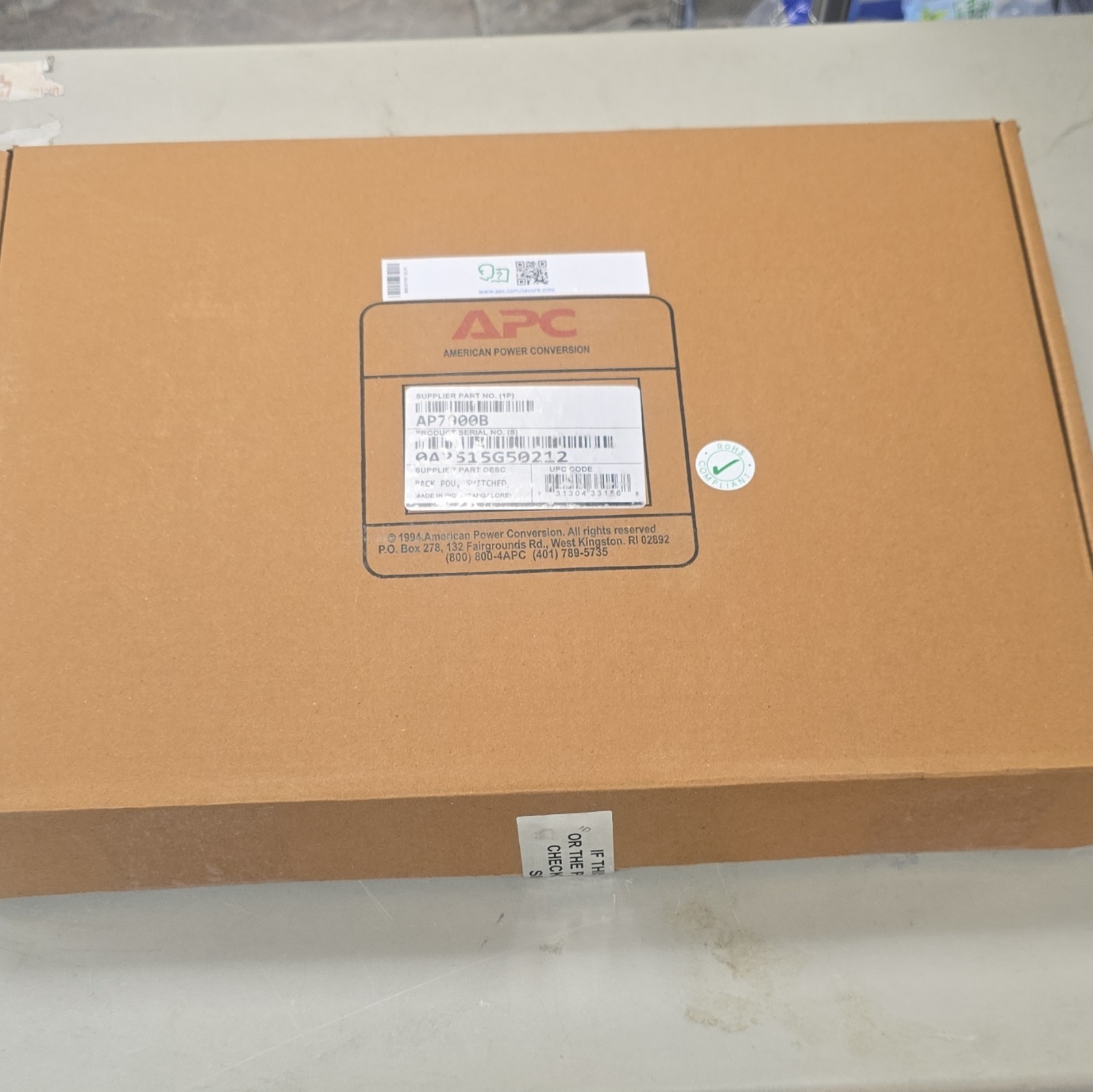 New Schneider APC AP7900B Switched Rack PDU 1U 100–120V 15A 8-Outlet Power Strip