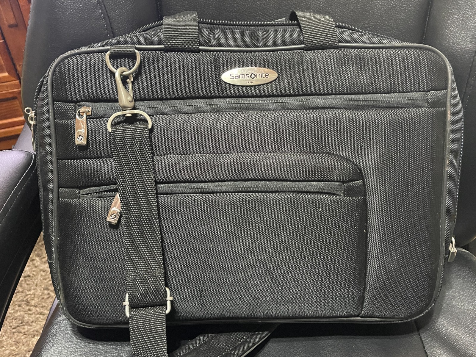 Samsonite 1910 Black Laptop Bag Padded with straps 15.6in laptop