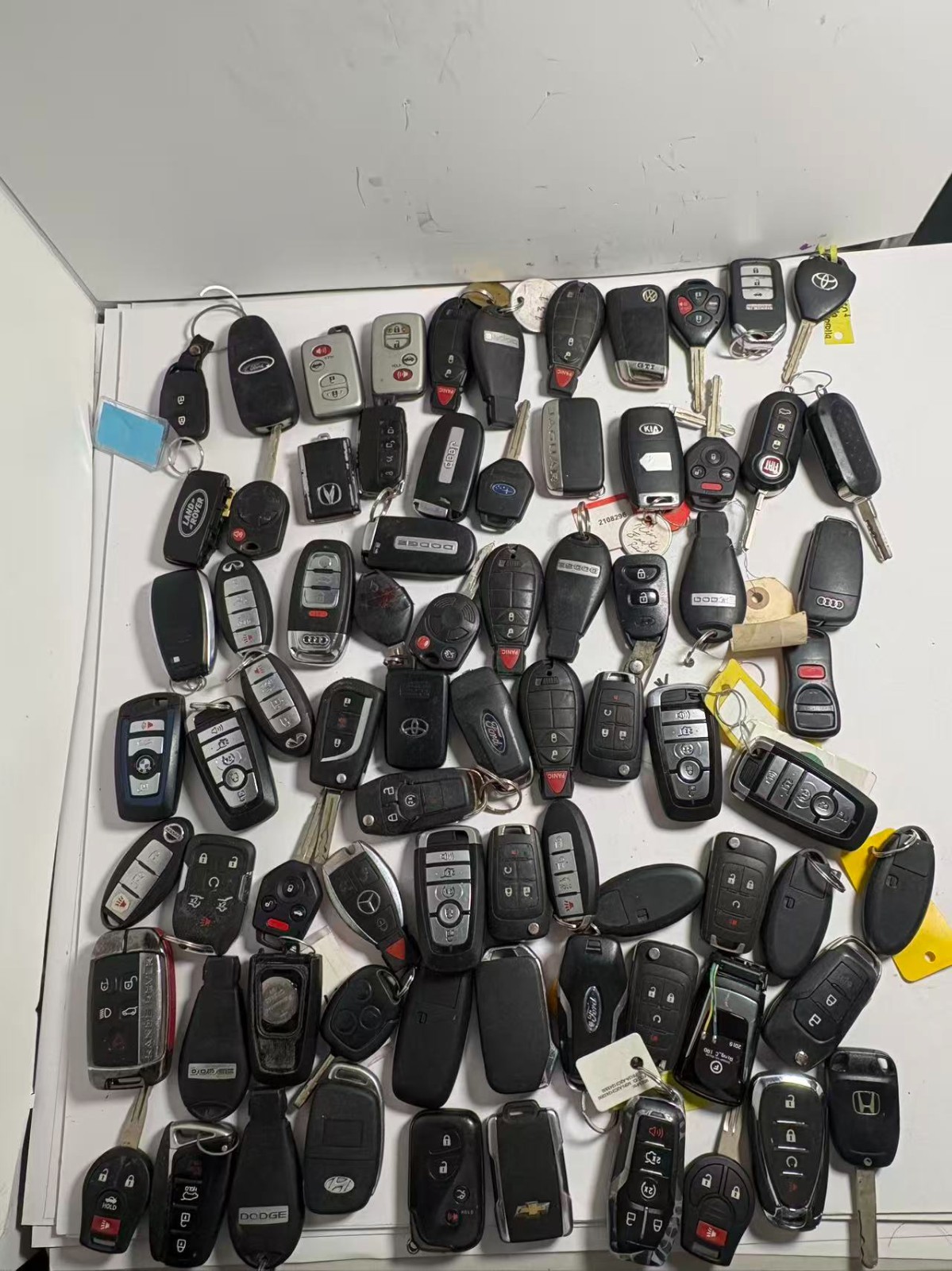 LOT OF 75 USED CAR KEY SHELLS/BLANKS – MIXED BRANDS, AS‑IS FOR PARTS