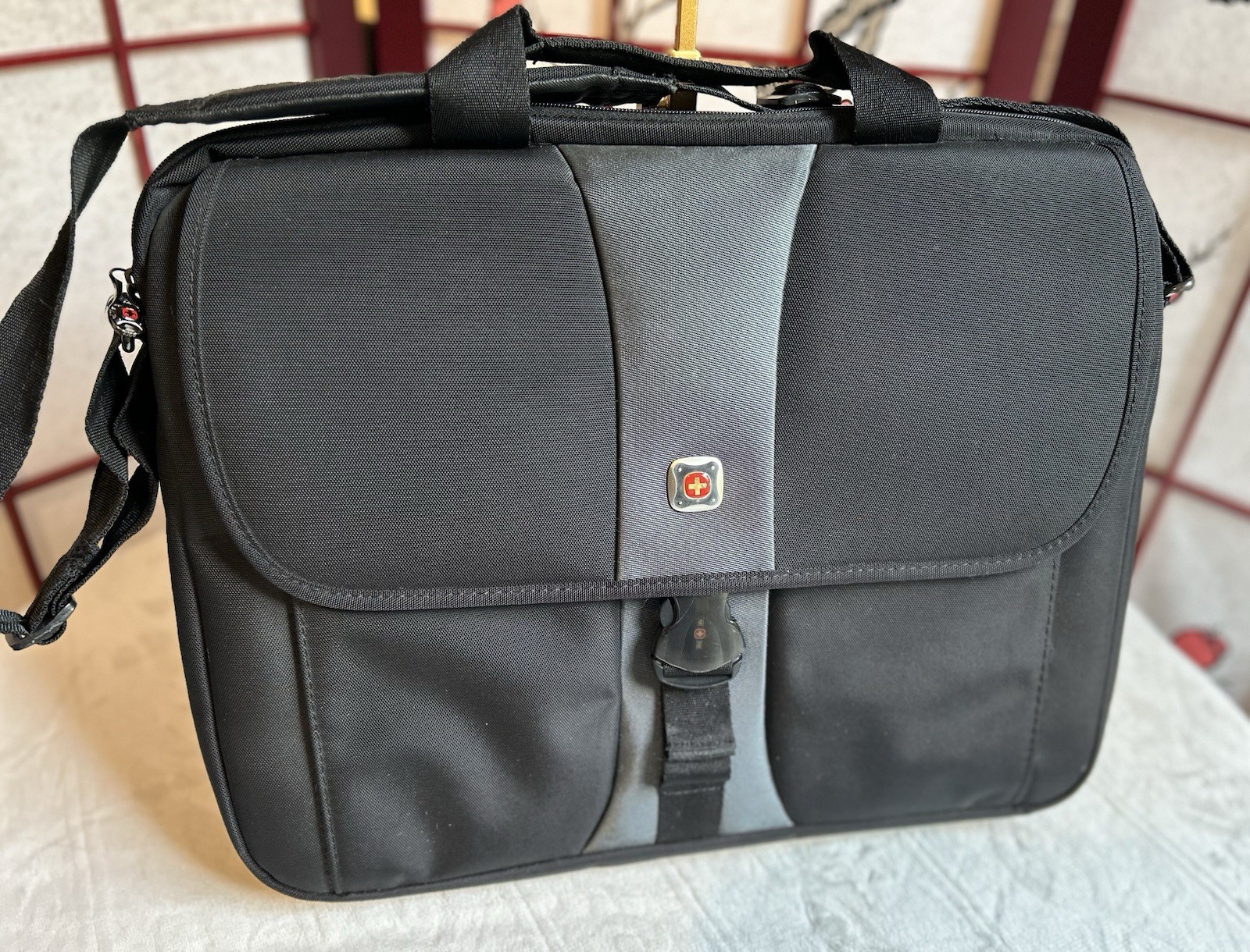 Wenger SwissGear Checkpoint Friendly 15in Laptop Briefcase Black/Gray Polyester