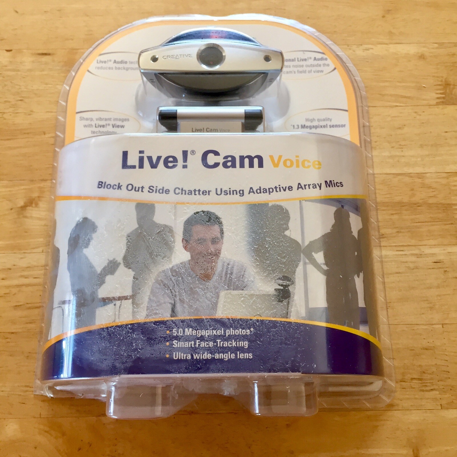 Creative Live Cam Voice Web Cam - Face- Tracking - Ultra Wide-Angle Lens - NEW