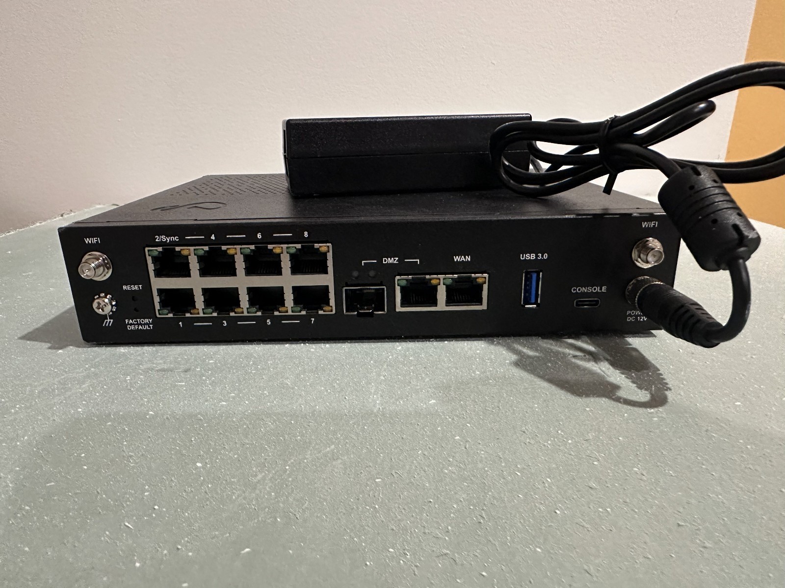 Check Point 1590 Firewall & w builtin WiFI and builtin LTE sim slot