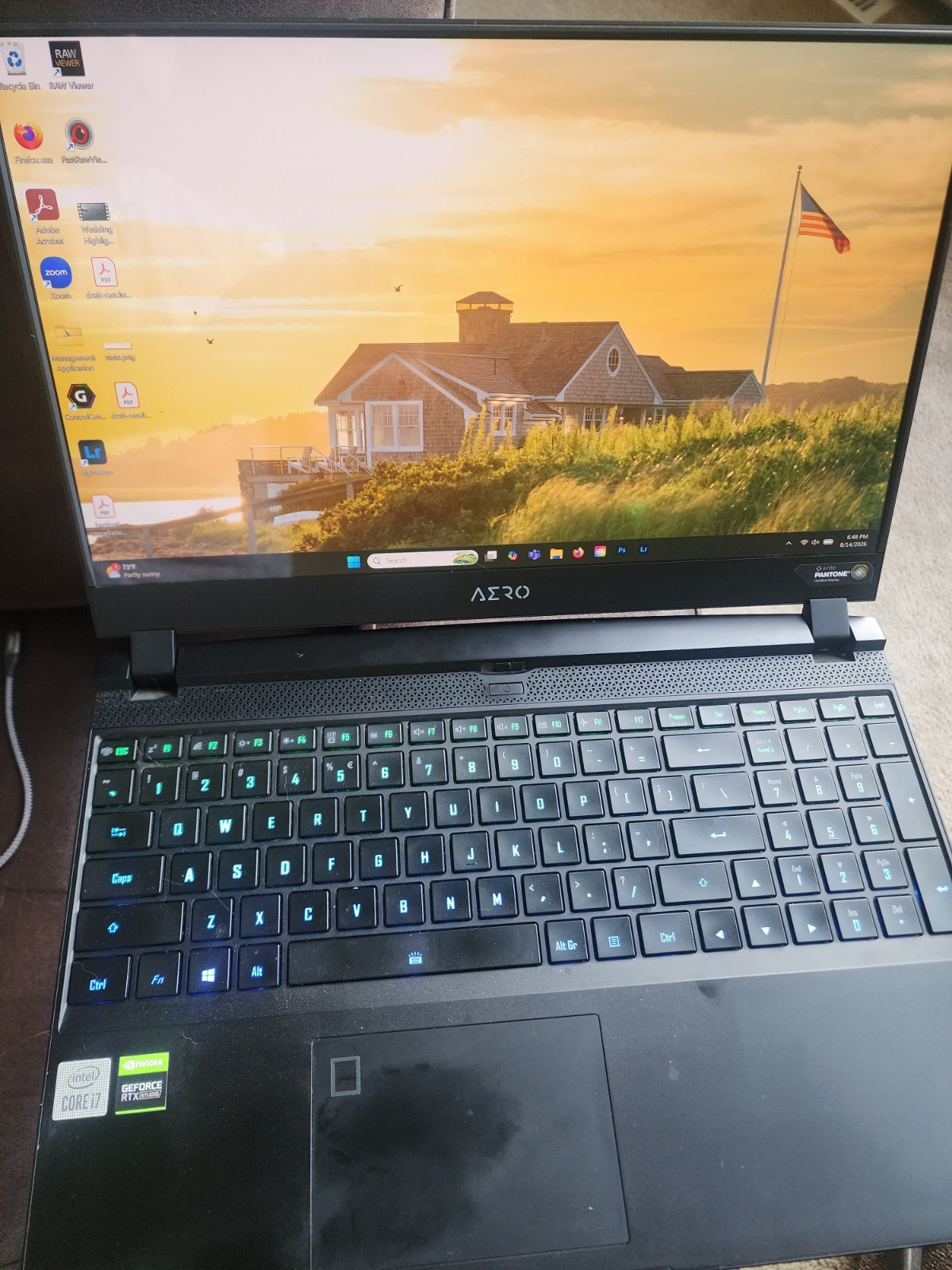 GIGABYTE AERO 15, 4K OLED, i7-10870H, RTX 3060 GPU, 16 GB RAM, 1 TB SSD+512 GB 