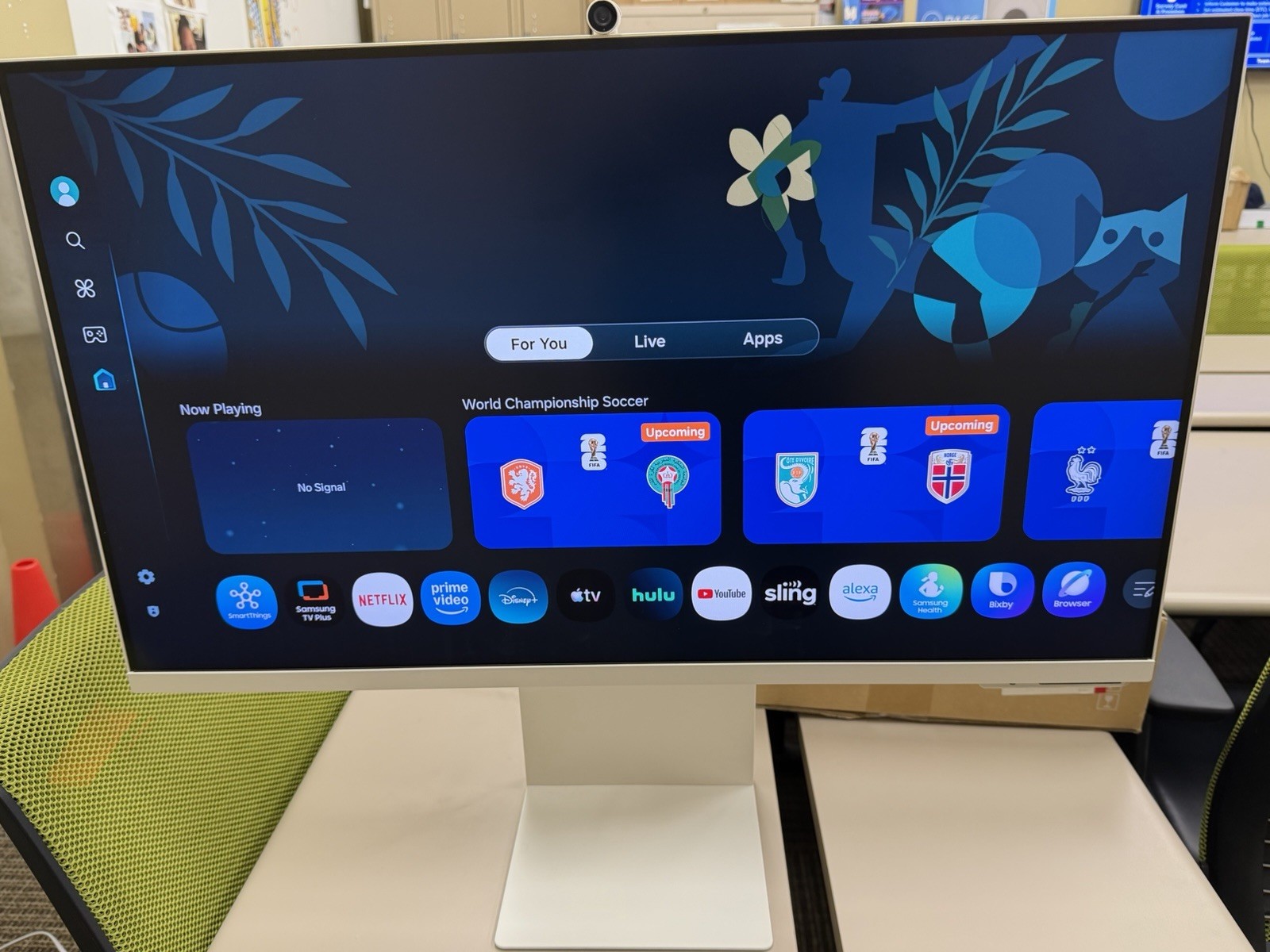 Samsung Smart Monitor M8 32in 4K Smart TV Webcam HDMI USB-C S32CM801UN