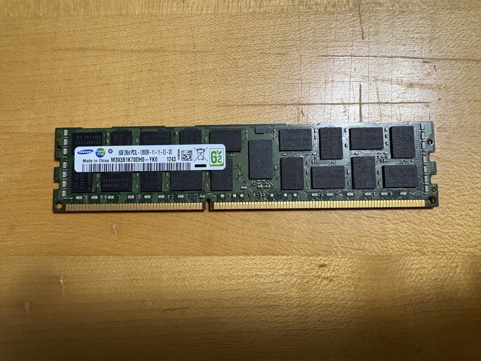 Samsung 8GB (1 x 8 GB) PC3L-12800R-11-11-E2-D3 Memory Module