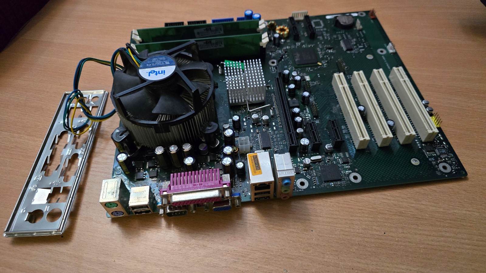 Fujitsu Siemens D2156-A1 mainboard W26361-W108-Z2-02-36 + CPU + RAM - Test OK