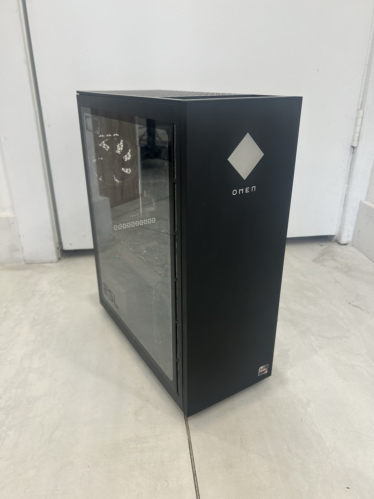HP OMEN 25L PC AMD RX 5700 1TB STORAGE AMD RYZEN 7 32 GB Ram (Motherboard Issue)