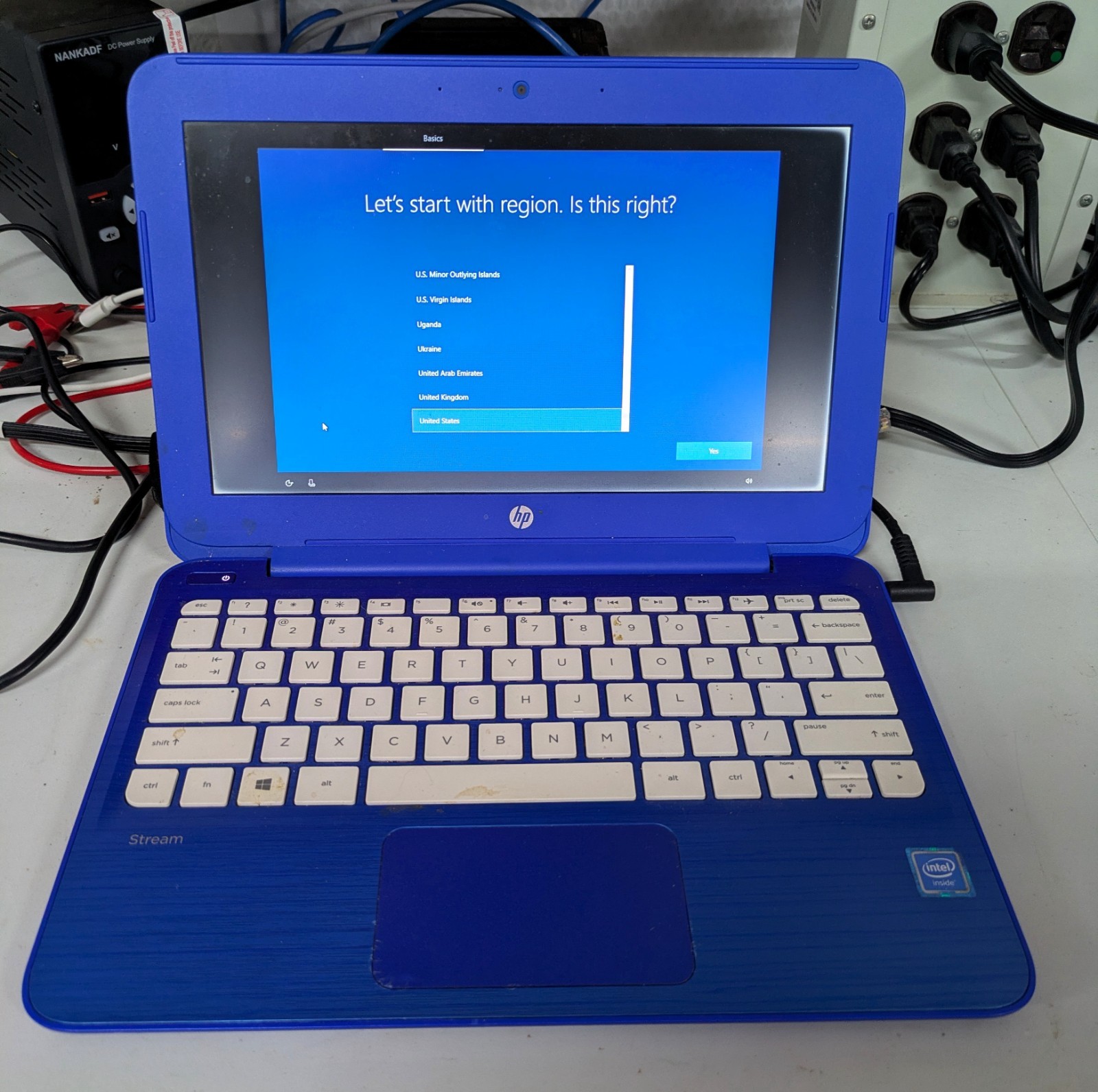 HP Stream 11-inch Blue Laptop - Intel Celeron - READ DESCRIPTION / PHOTOS