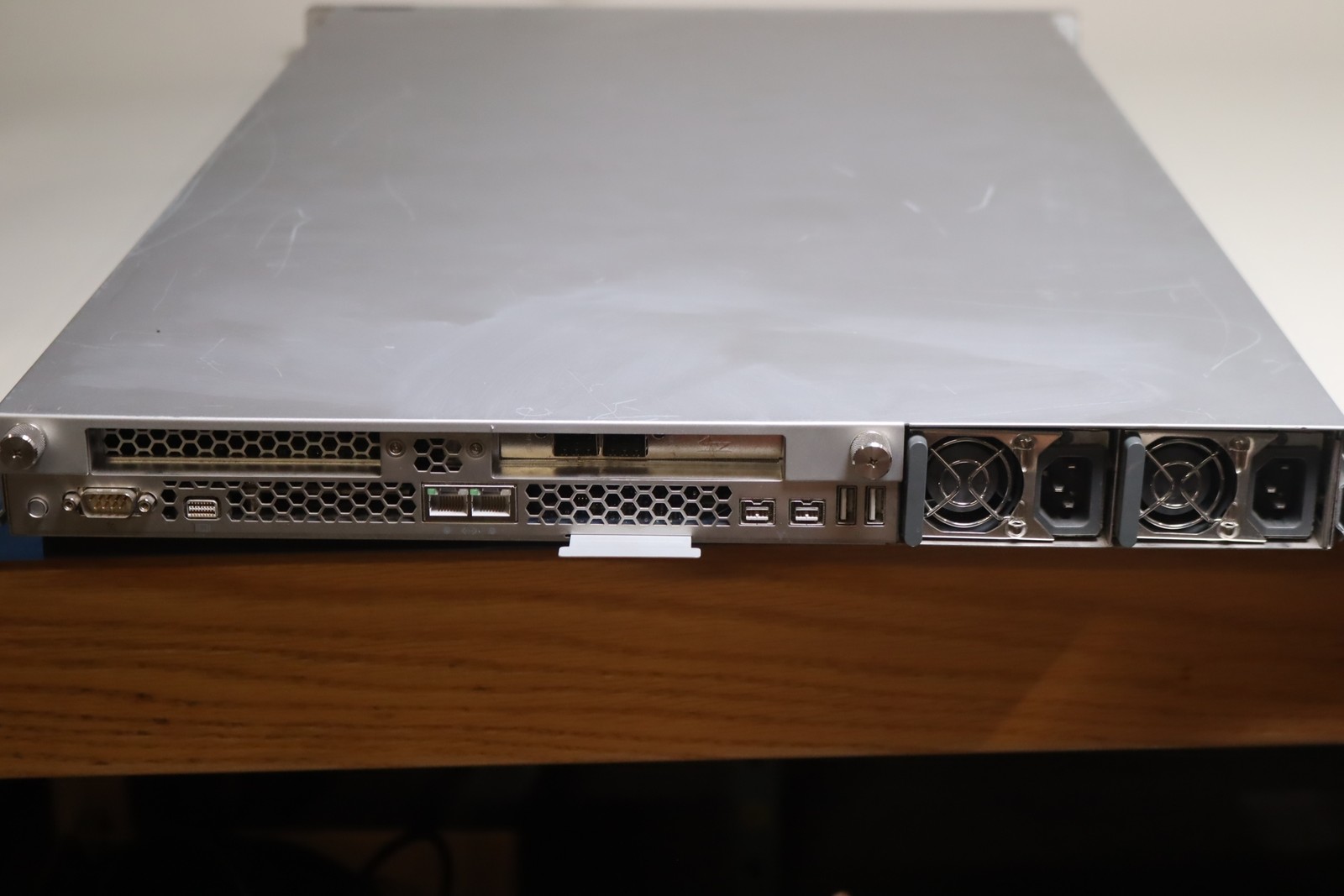 Apple Xserve A1246 EMC 2186 Xeon 3.0Ghz E5472 x2 8GB of RAM no HDD
